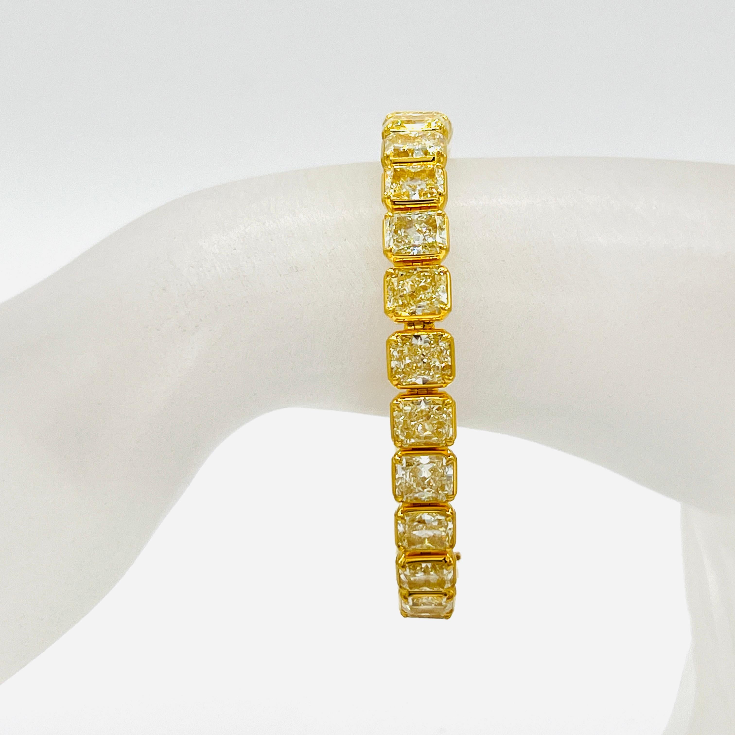Wunderschönes Riviera-Armband mit 31,41 ct. Diamanten (insgesamt 28 Steine) in einer handgefertigten Fassung aus 18k Gelbgold.  Die Länge beträgt 7