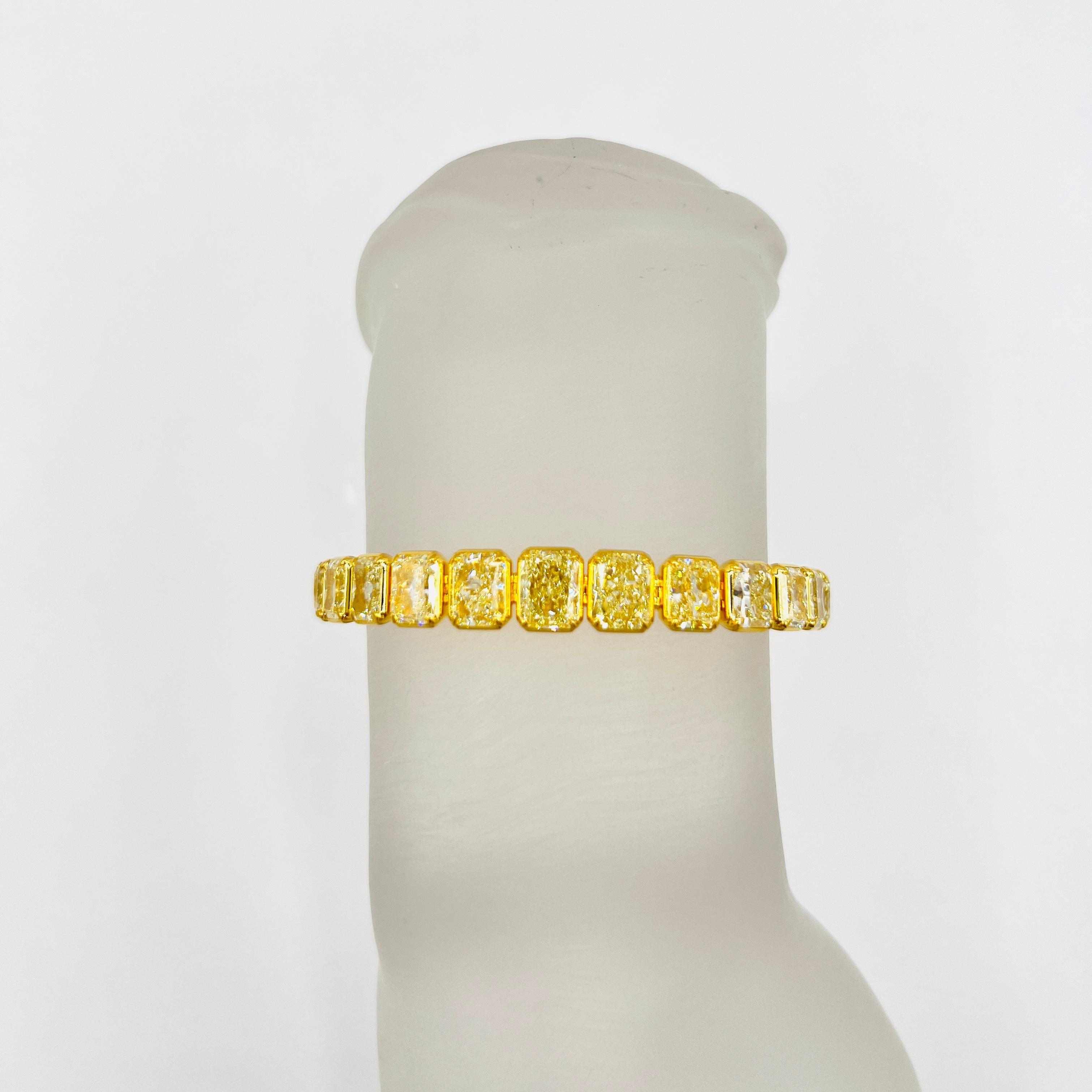 GIA  Riviera-Armband aus 18 Karat Gelbgold mit Diamanten im Strahlenschliff (Radiantschliff) im Angebot