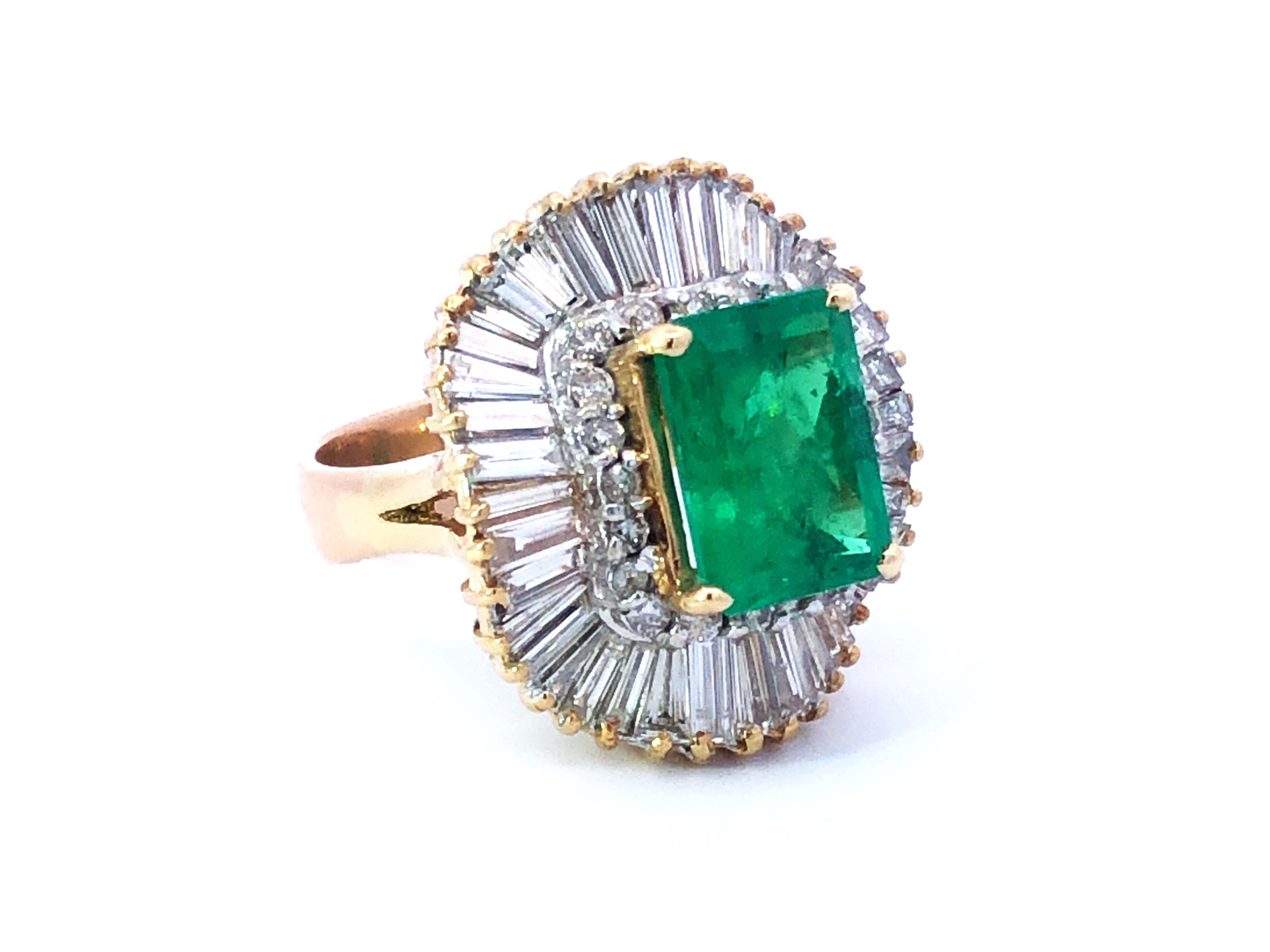 GIA Rare 4 ct. Colombian Emerald & Diamond Ballerina Ring in 18k Yellow Gold In Excellent Condition For Sale In Honolulu, HI