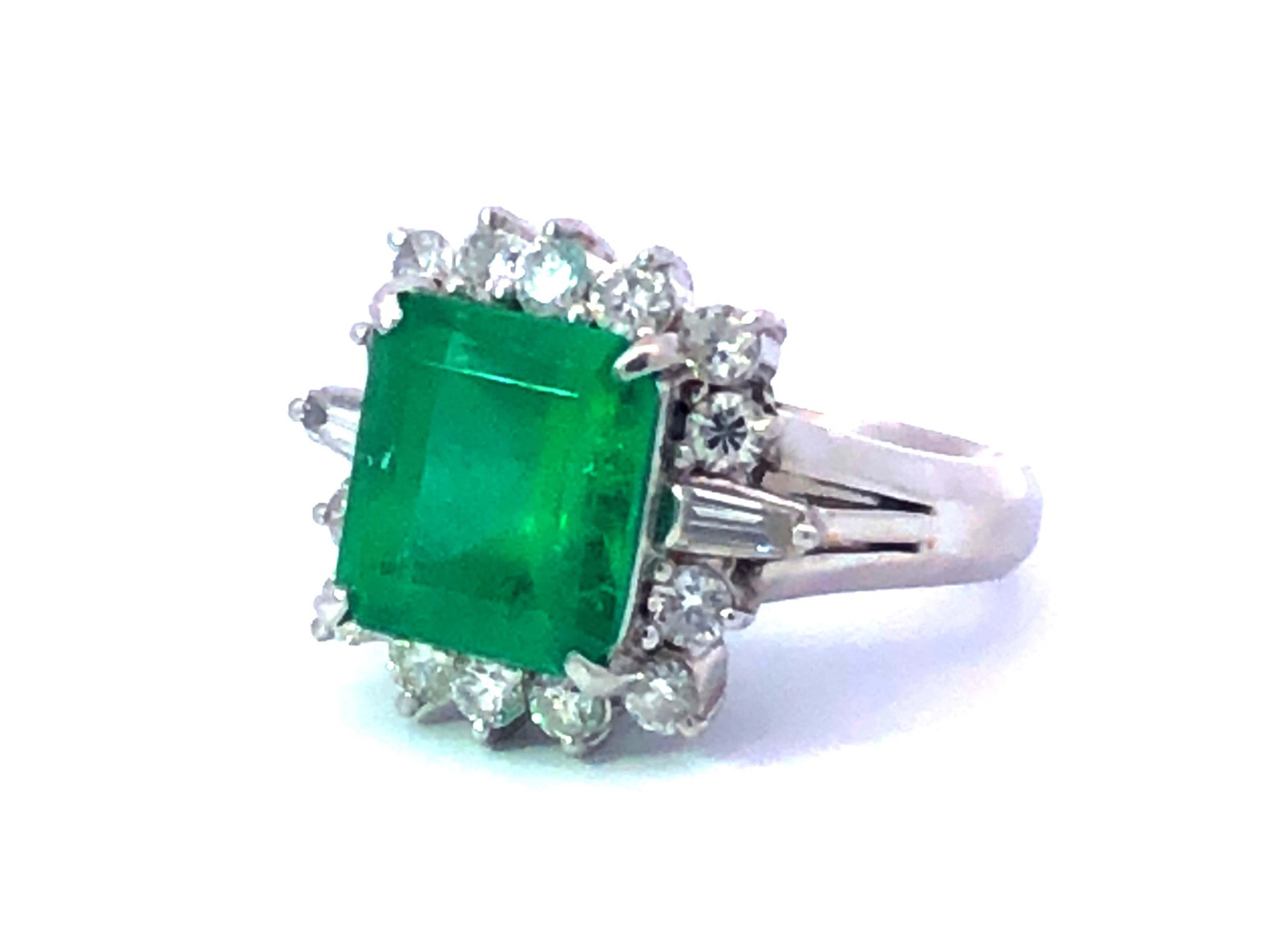 Women's or Men's GIA Rare 4.24 Ct. Fine Colombian Emerald & Diamond Platinum Ring For Sale