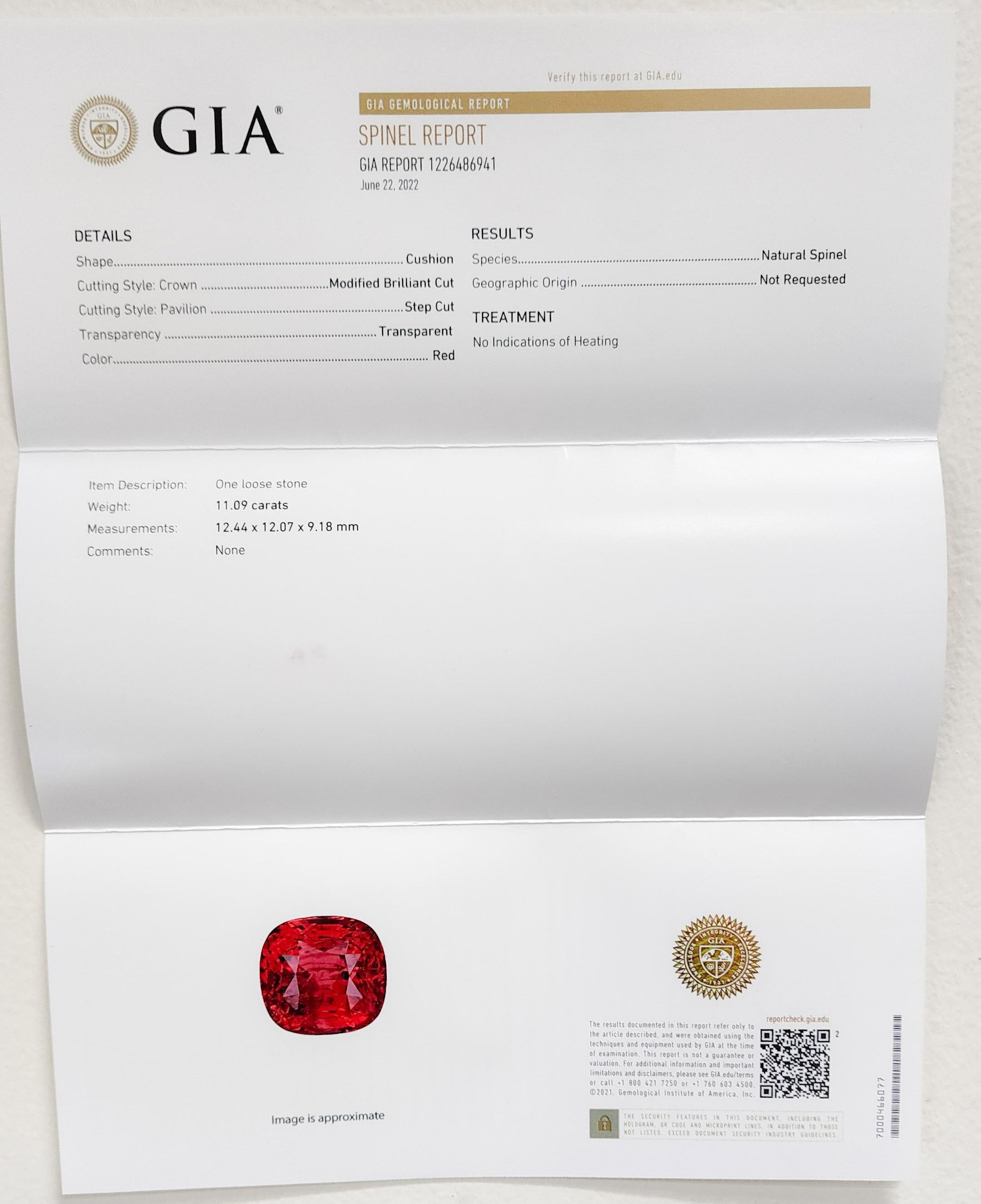 GIA Espinela Roja Cilindro y Diamante Blanco Anillo de Cóctel en Oro Blanco de 18k Corte cojín en venta