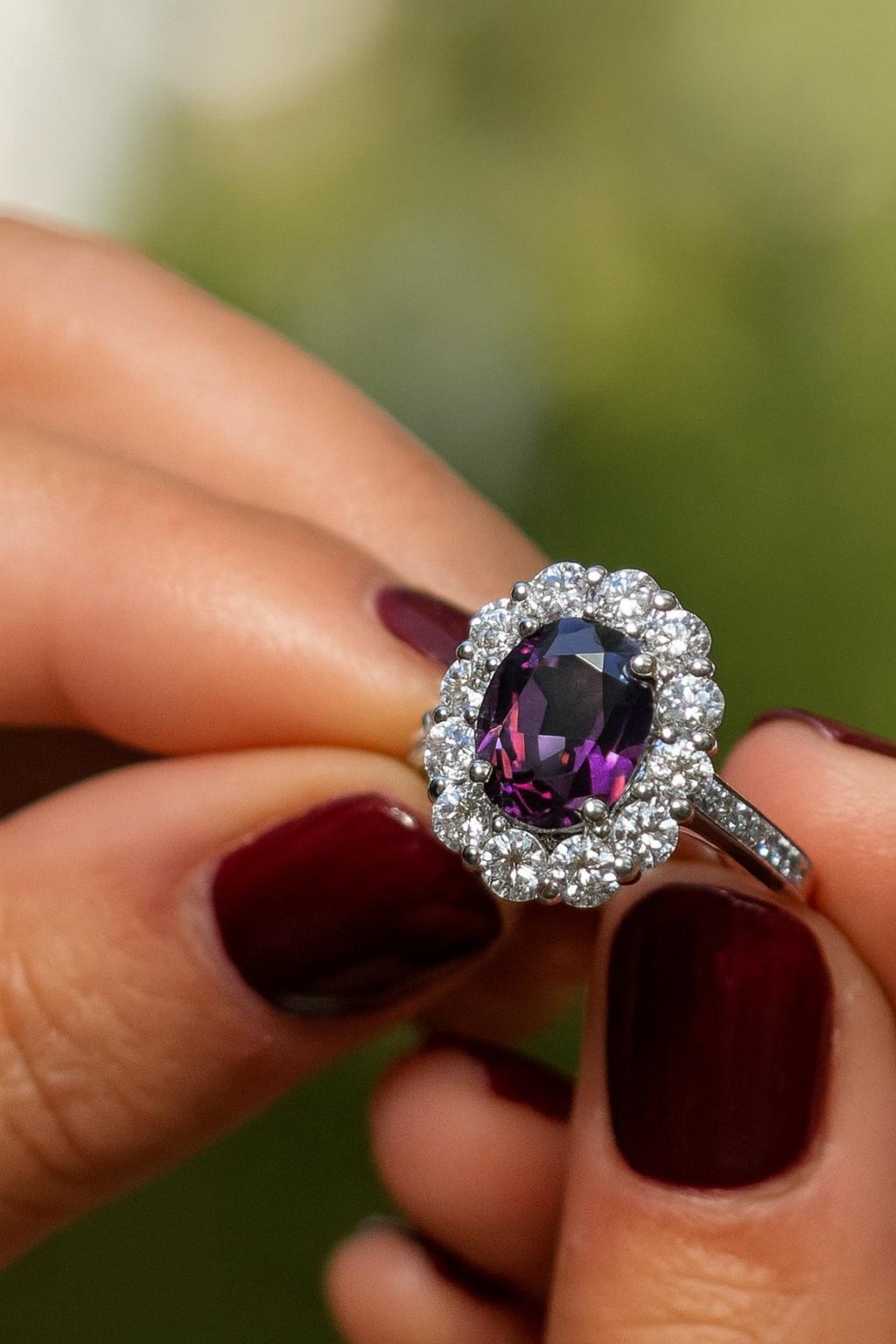 De las mujeres Zafiro natural púrpura rojizo GIA en venta