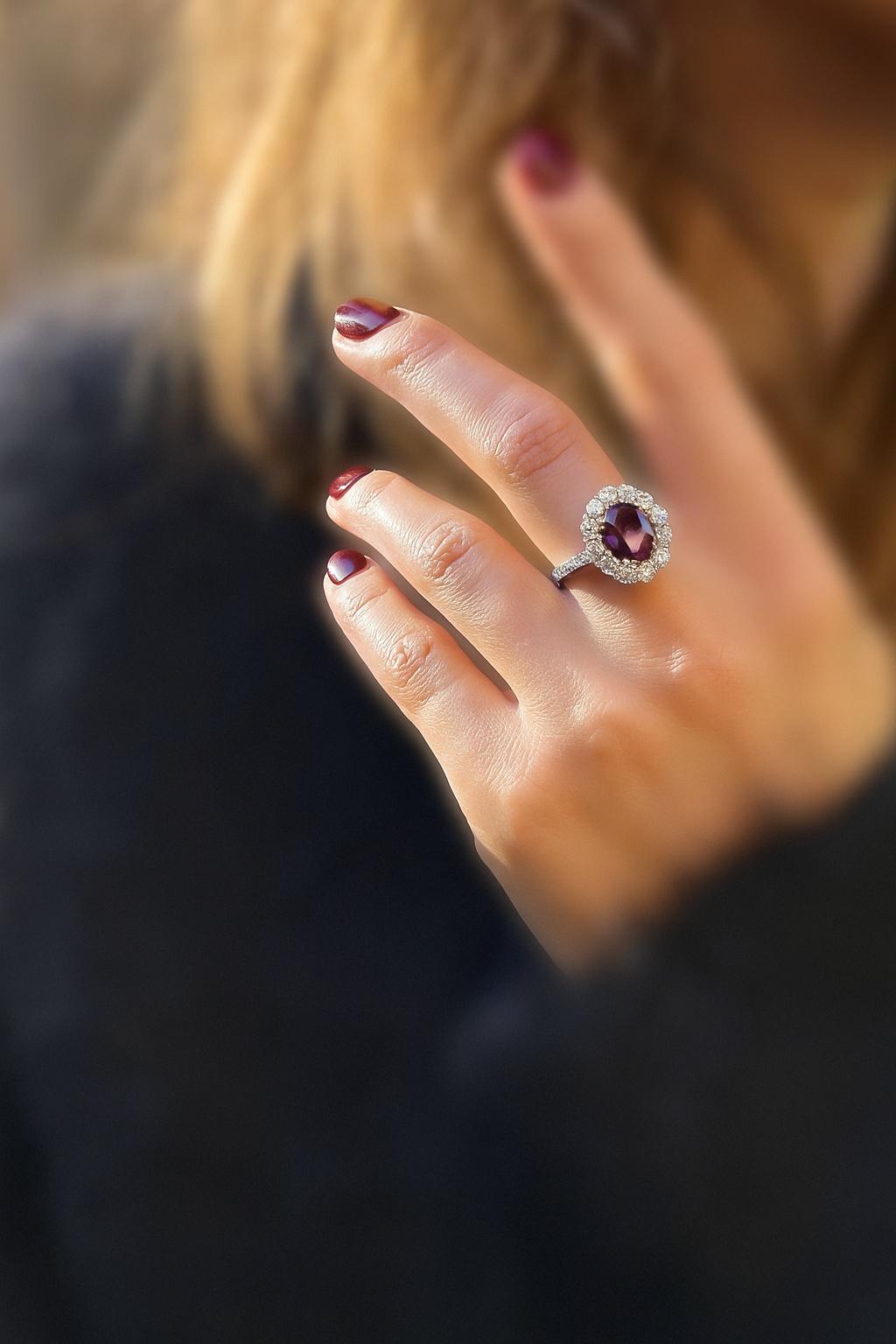 Zafiro natural púrpura rojizo GIA en venta 2