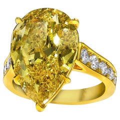 Anello di fidanzamento con diamante giallo intenso a forma di pera certificato GIA da 10,06 carati
