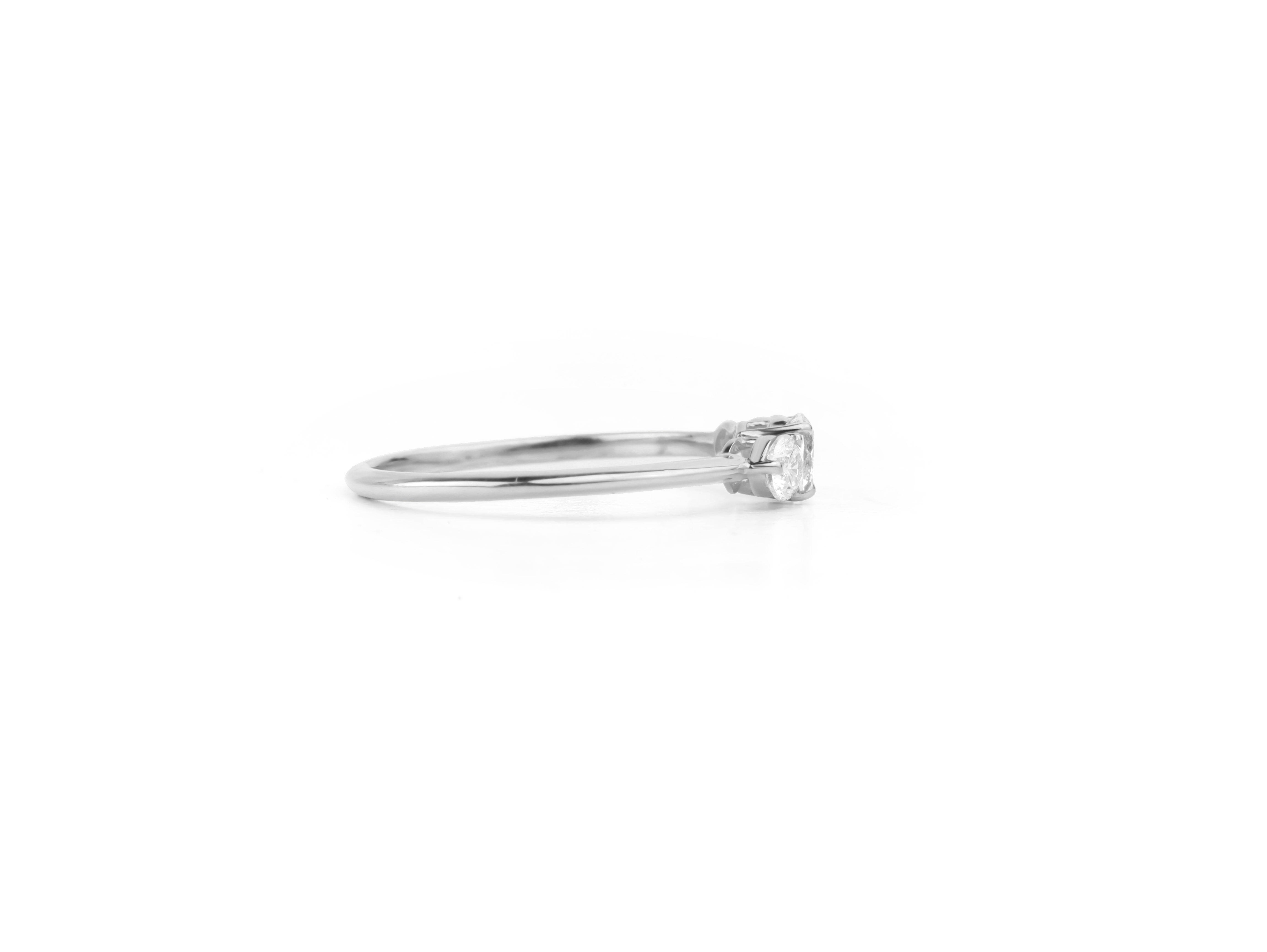 0.45Tcw Round-Cut Three-Stone Diamond Ring in 18K White Gold – Trinity Grace In New Condition For Sale In Jaipur, RJ