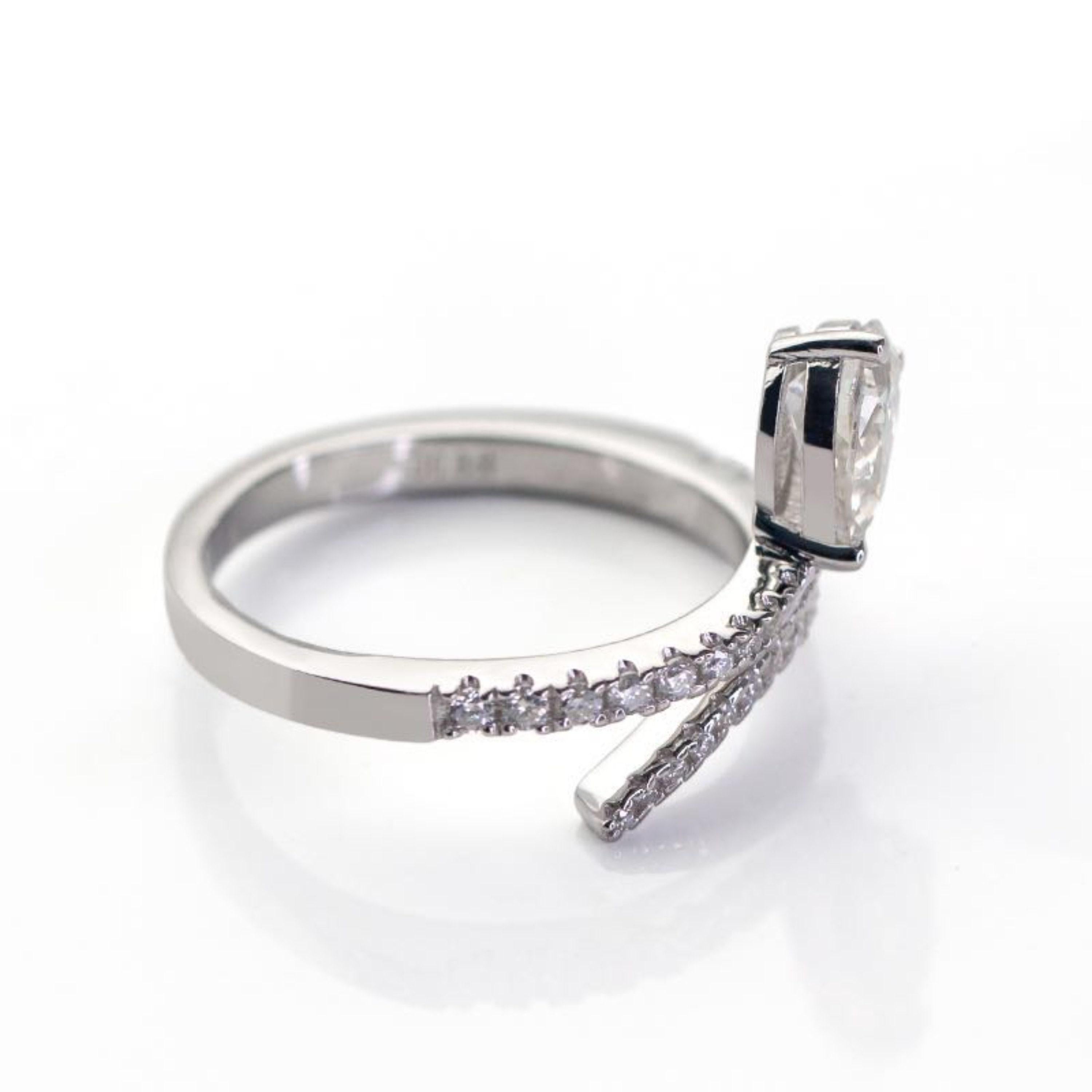 Im Angebot: Verlobungsring aus 18 Karat Gold mit natürlichem Diamanten im Birnenschliff im Art-déco-Stil () 3