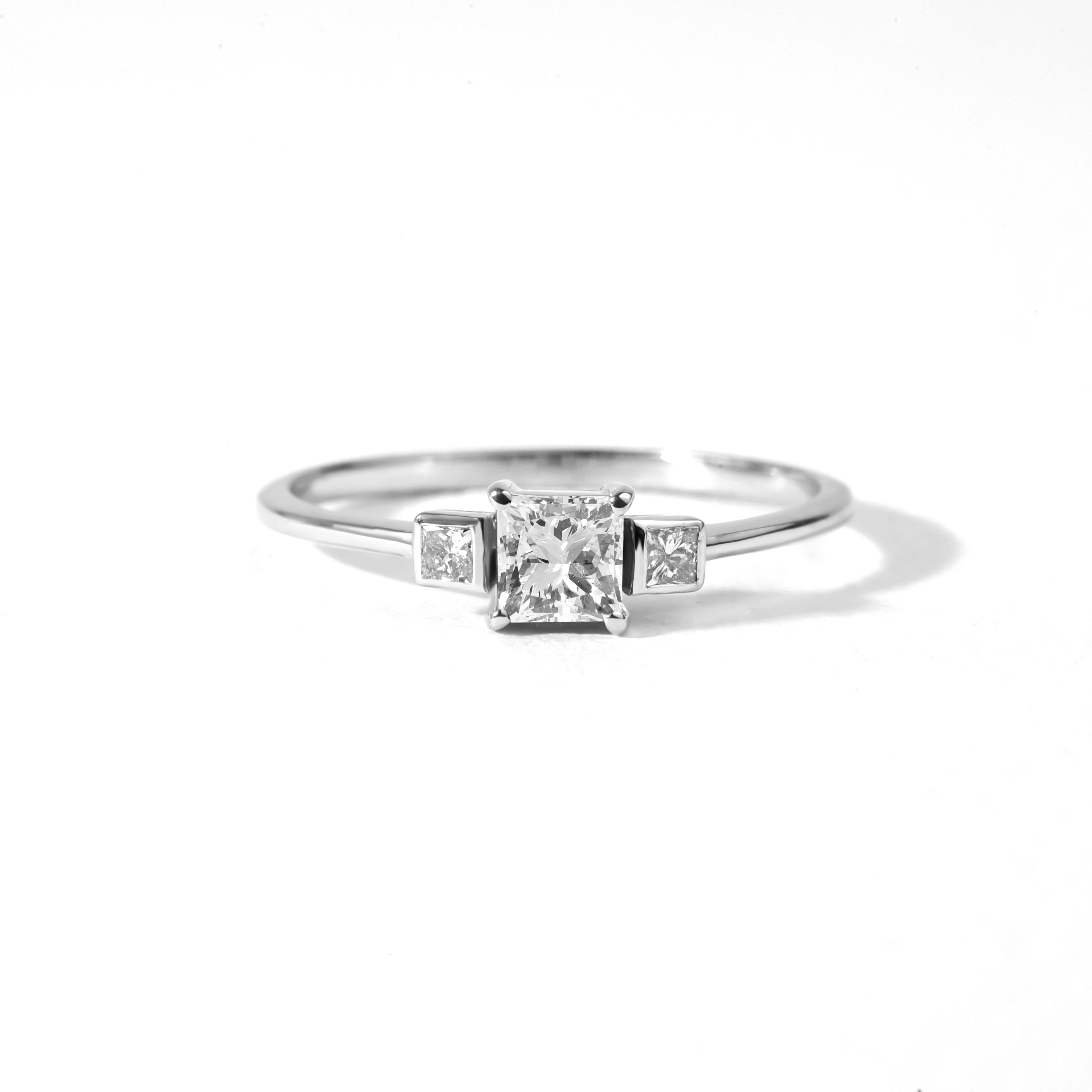 GIA Report Certified 0.5 carat Princess Cut Three Stone Diamond Ring White Gold

Available in 18k white gold.

Same design can be made also with other custom gemstones per request.

Product details:

- Solid gold

- 0.5 carat E color and VVS purity