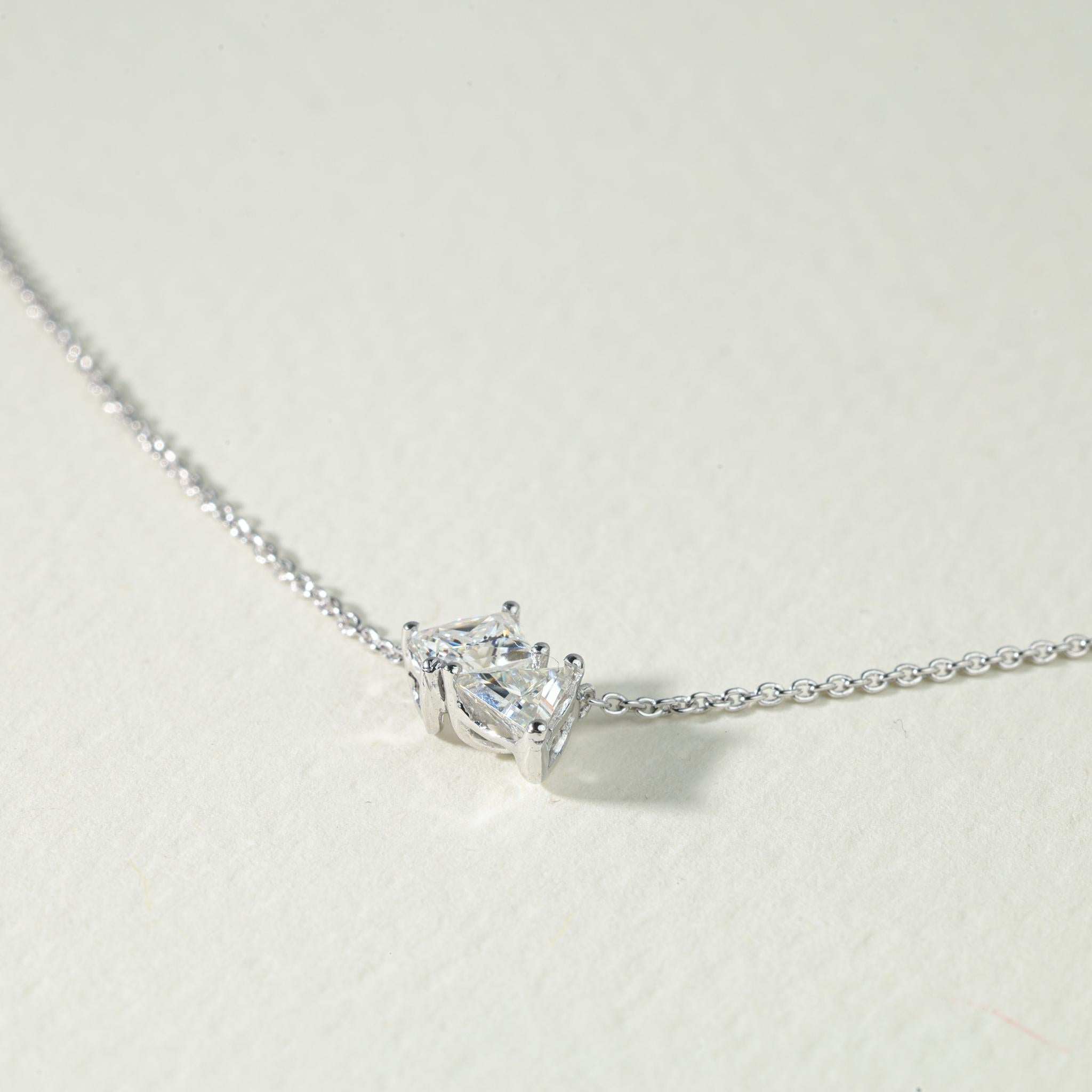 Rapporto GIA certificato 0,75 carati per la collana di diamanti a triangolo Princess. In condizioni Nuovo in vendita a Jaipur, RJ