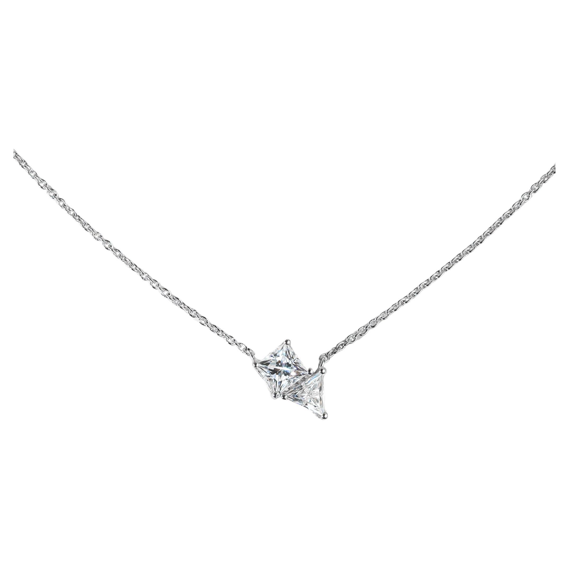 GIA Report Certified 0.75 Carats Princesse Triangle Diamond Pendant Necklace en vente