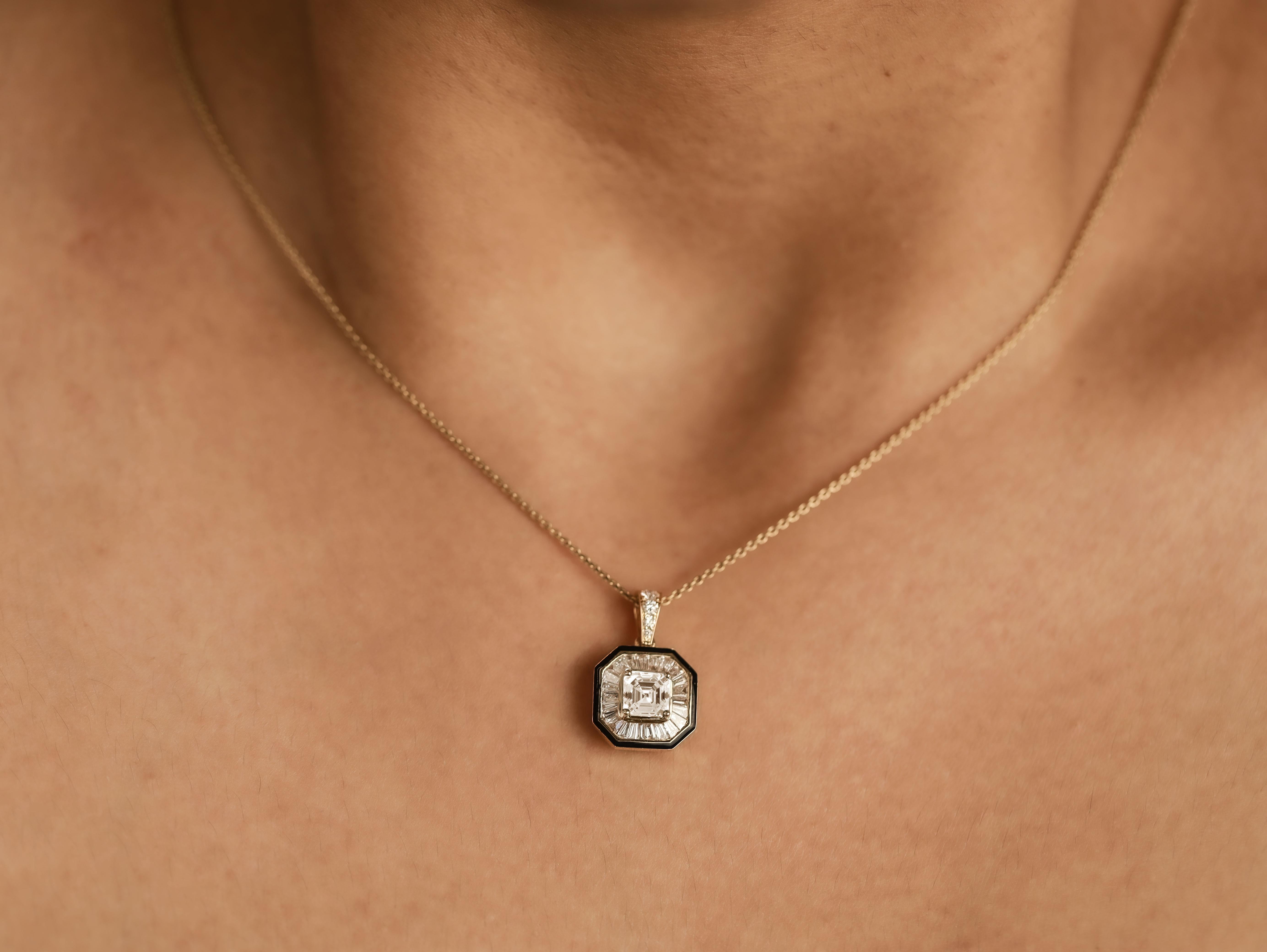 Donna Rapporto GIA Certificato 1 Carato Taglio Asscher E VS Collana con diamanti a raggiera in vendita