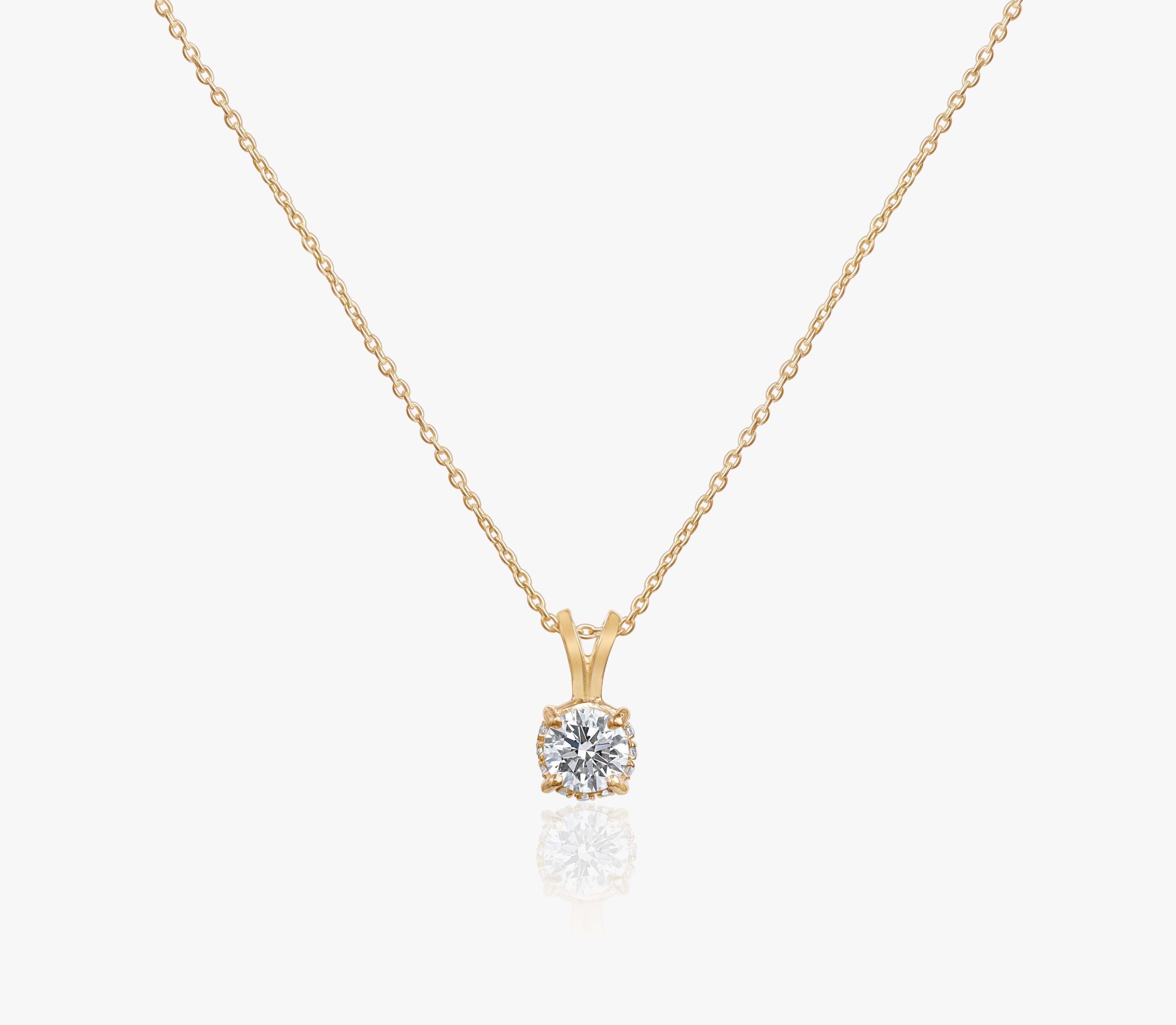 GIA-Bericht zertifizierte 1 Karat D farblose IF Diamant-Anhänger-Halskette mit Rundschliff

Erhältlich in 18k Gelbgold.

Das gleiche Design kann auch mit anderen Edelsteinen auf Anfrage hergestellt werden.

Einzelheiten zum Produkt:

- Massiv
