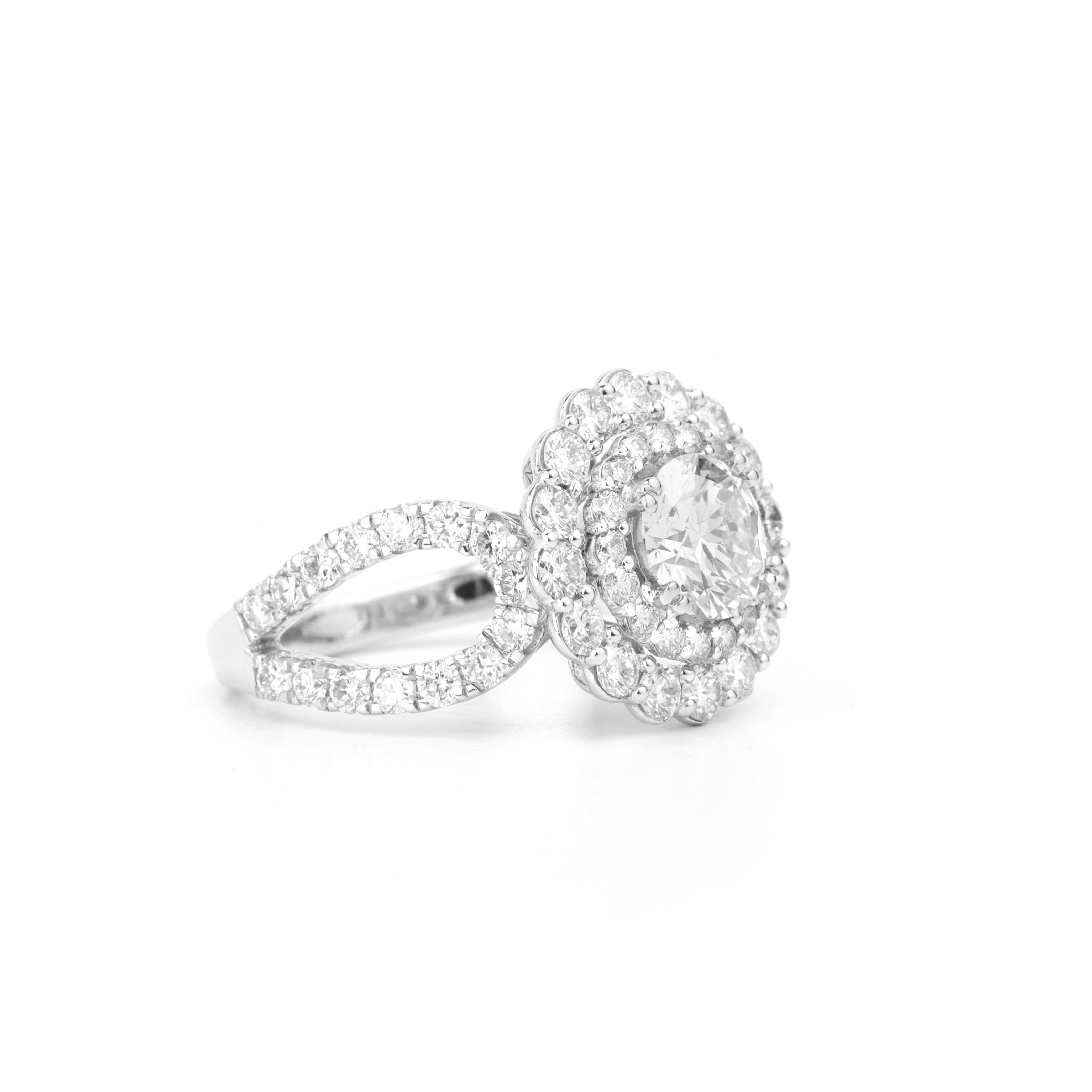 GIA Report Certified 1 Carat Round Cut Three Stone Diamond Ring 18k White Gold

Available in 18k white gold.

Same design can be made also with other custom gemstones per request.

Product details:

- Solid gold 4.5 grams

- 1 carat E color and VVS