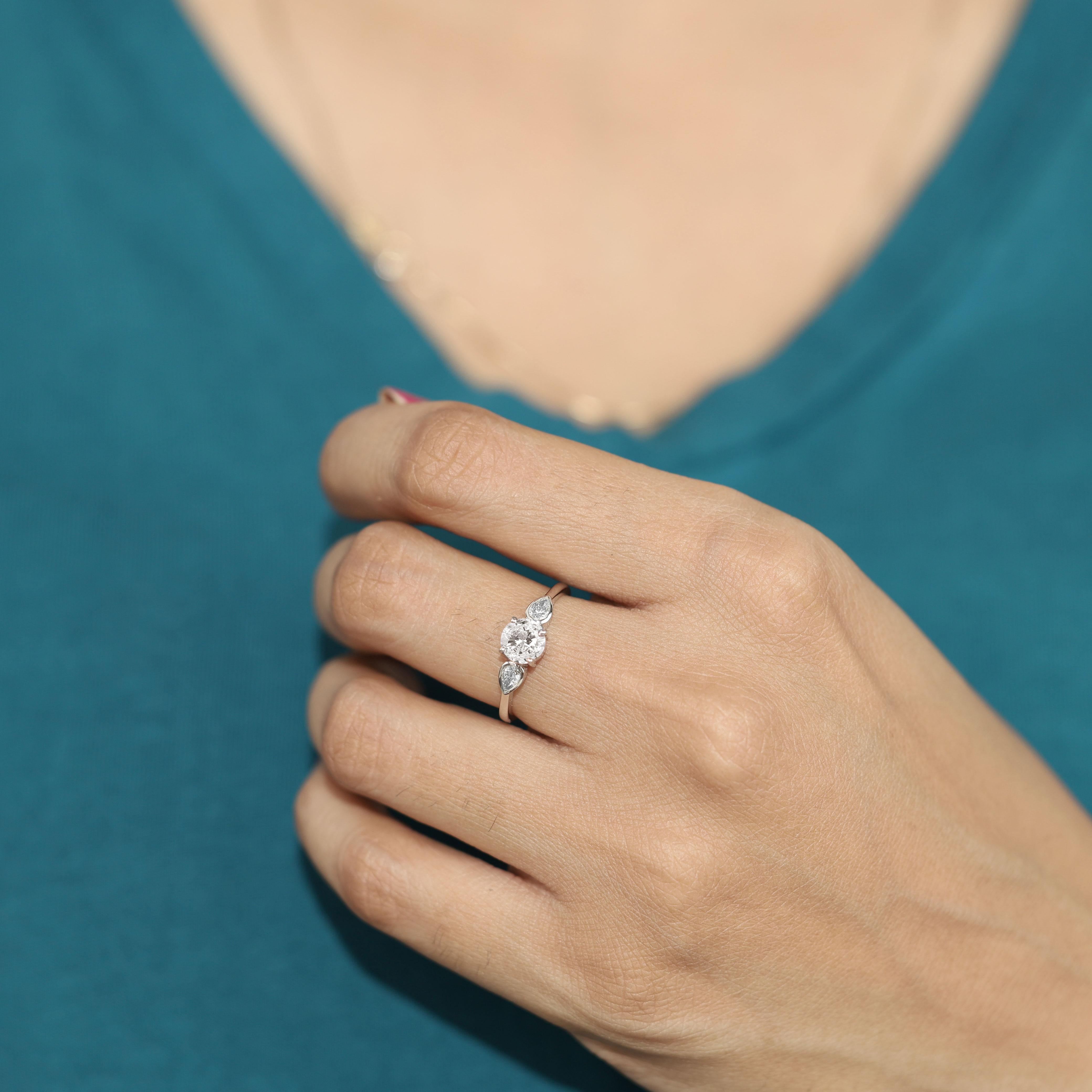 GIA Report Certified 1 Carat Round Cut Three Stone Diamond Ring 18k White Gold In New Condition For Sale In Jaipur, RJ