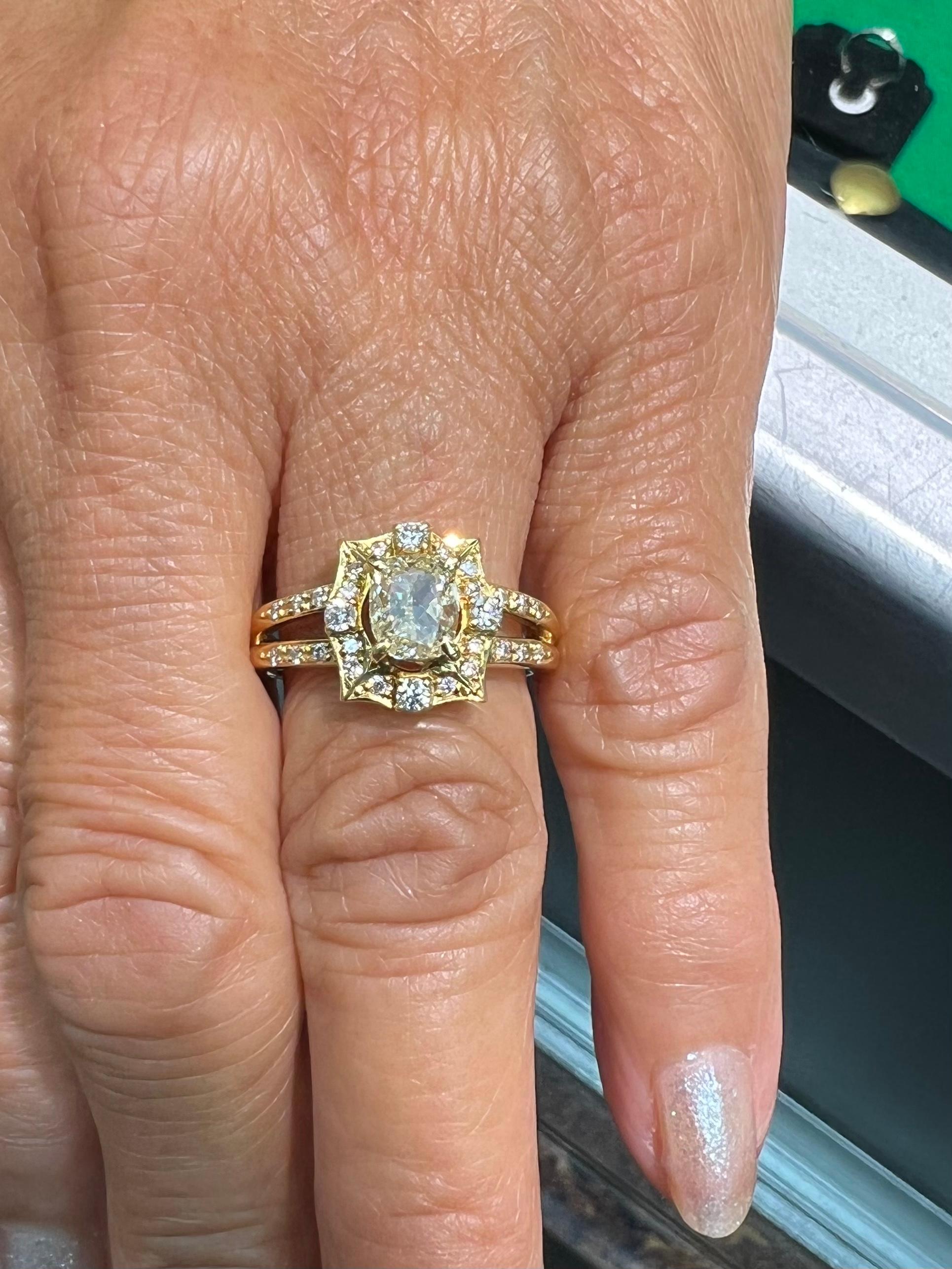 Women's or Men's GIA Report Certified 1.00 Carat Lite Yellow Diamond Yellow Gold Engagement Ring