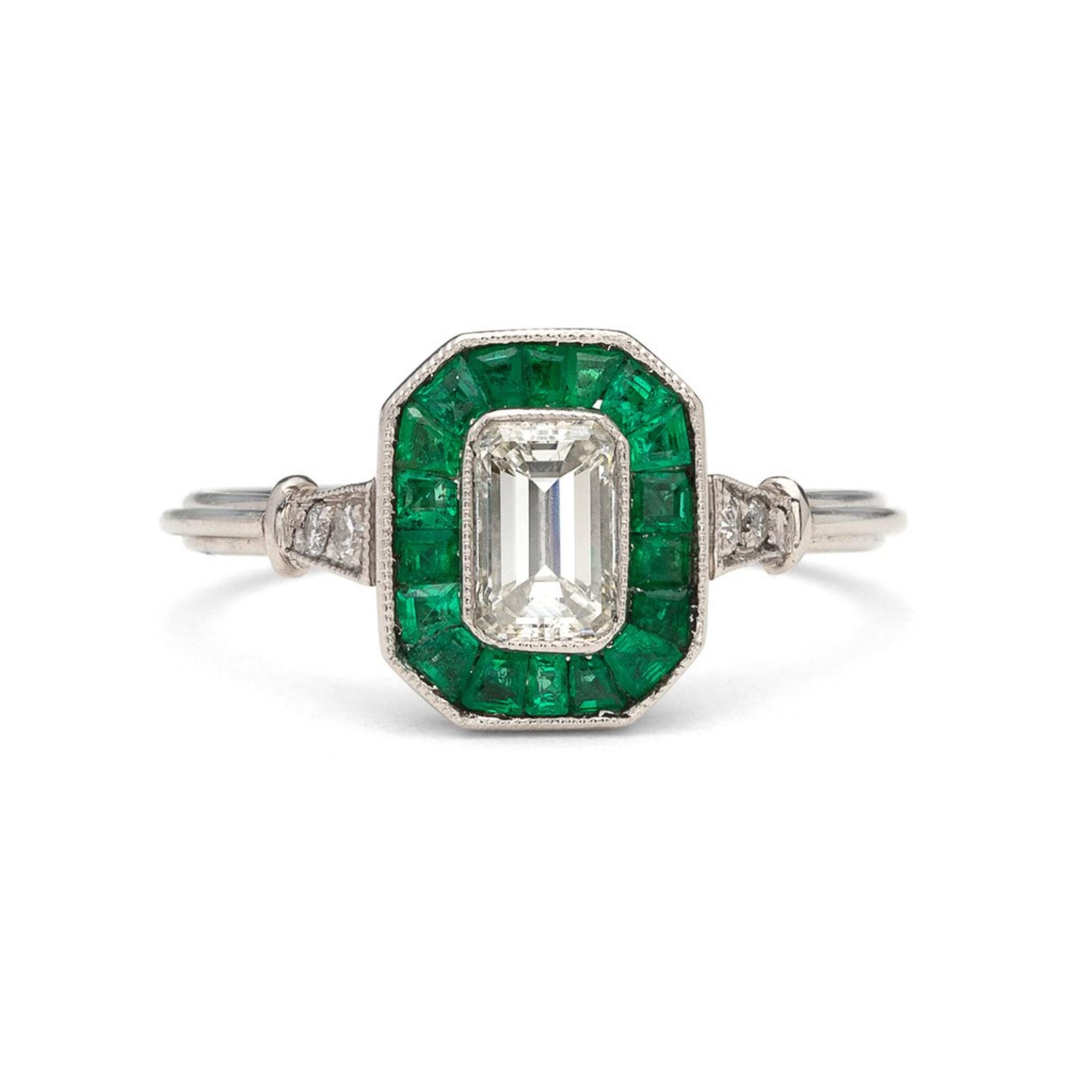 Im Angebot: Art-Deco-Verlobungsring mit zertifiziertem Naturdiamanten und Smaragd aus 18 Karat Gold () 2