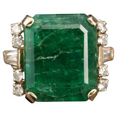 8 Carat Natural Emerald Diamond Engagement Ring Set in 18K Gold, Cocktail Ring