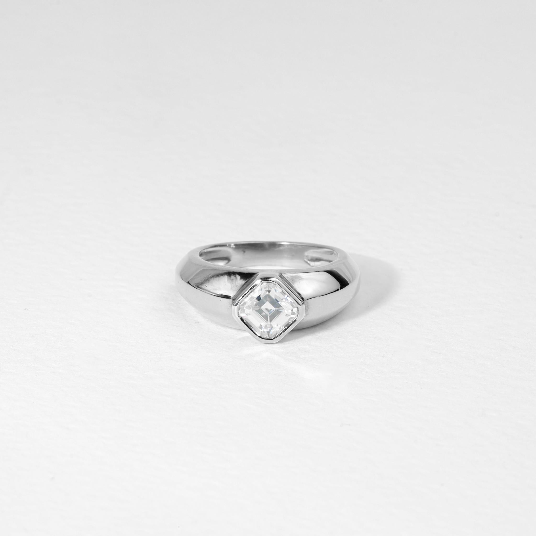 GIA Report Certified 1.5 Carat Asscher Cut Diamond in 18k Gold Signet Ring  For Sale 1