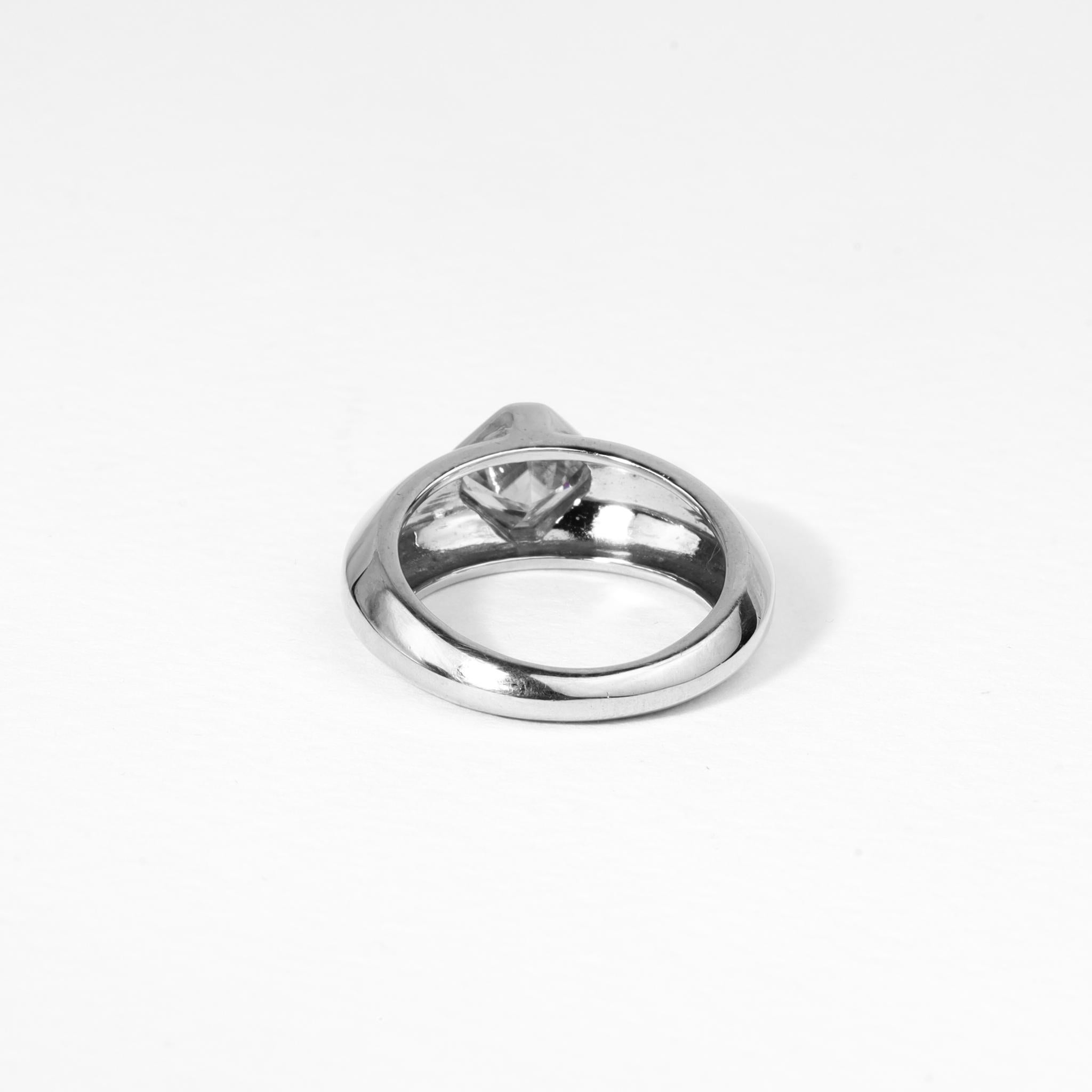 Art Deco GIA Report Certified 1.5 Carat E VS Asscher Cut Diamond in 18k Gold Signet Ring  For Sale
