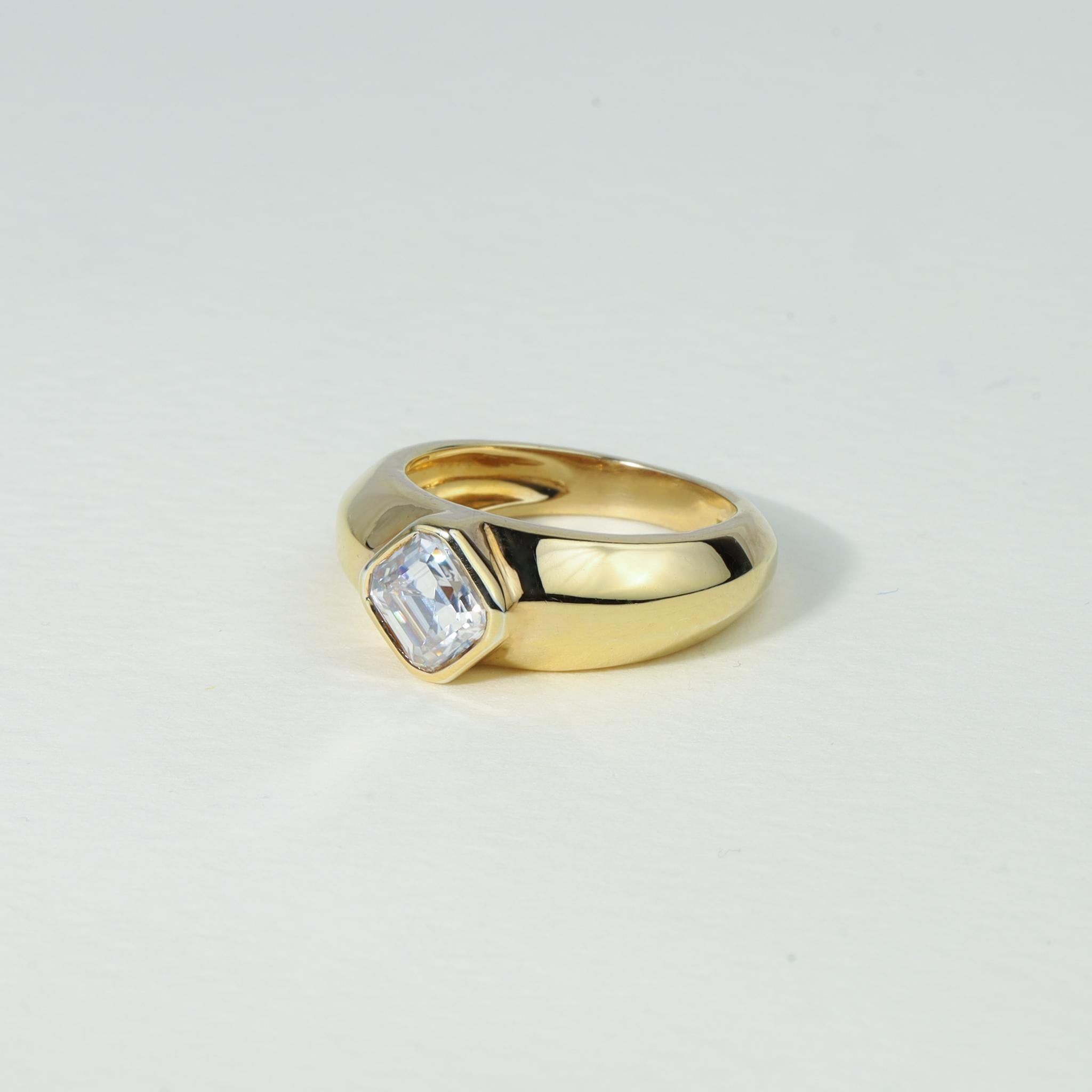 GIA Report Certified 1.5 Carat E VS Asscher Cut Diamond in 18k Gold Signet Ring  For Sale 3