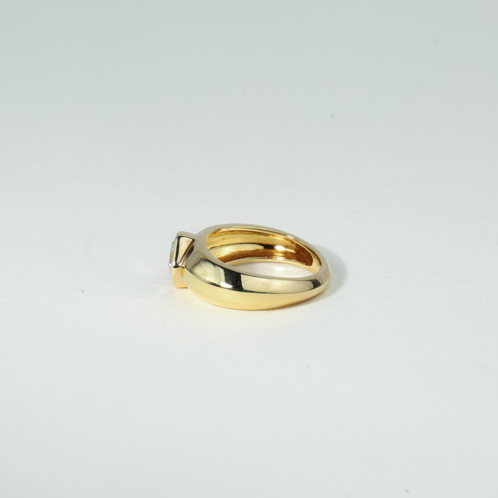 GIA Report Certified 1.5 Carat E VS Asscher Cut Diamond in 18k Gold Signet Ring  For Sale 4