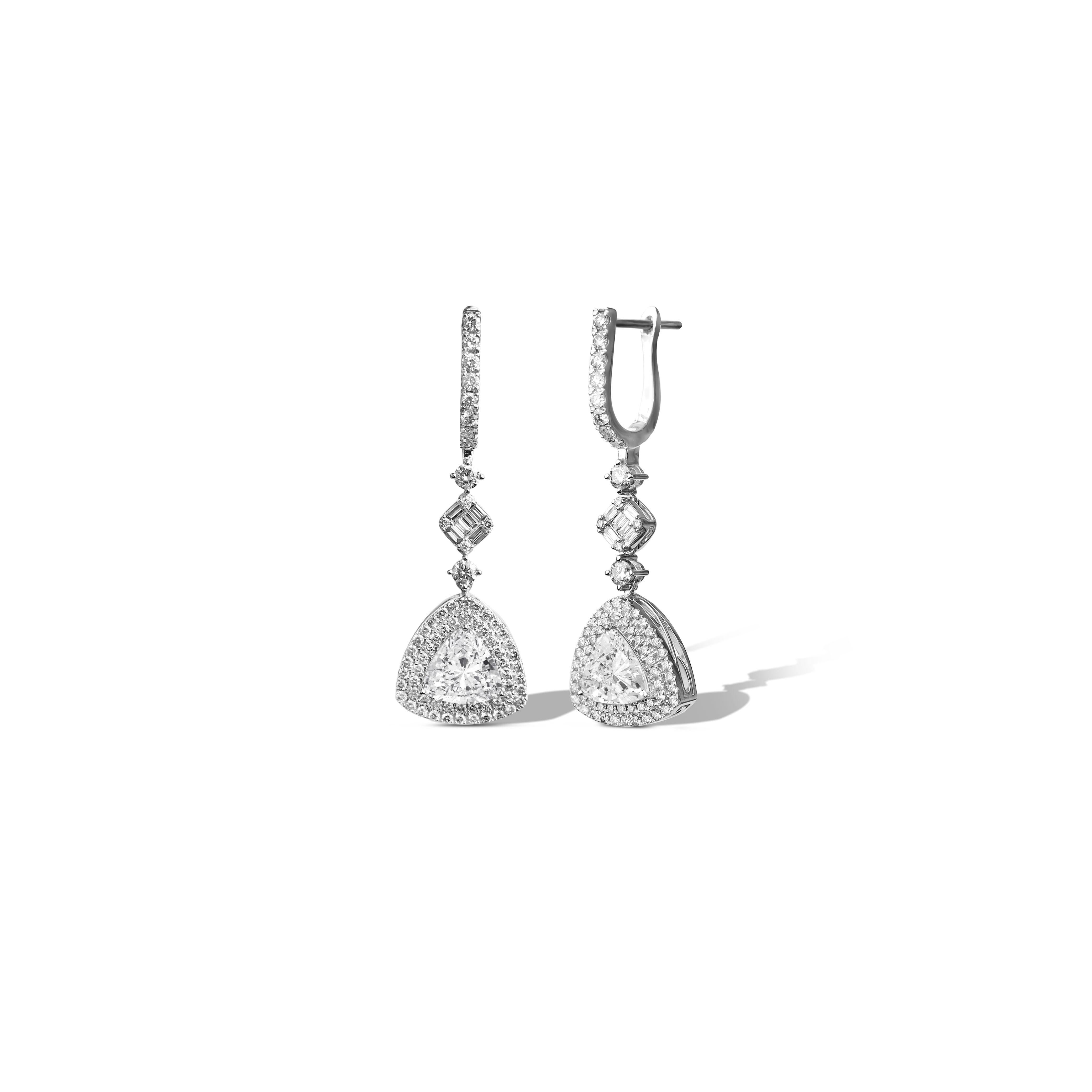 Art Deco GIA Report Certified 1.5 Carats E VVS Diamond Trillion Cut Drop Dangle Earrings For Sale