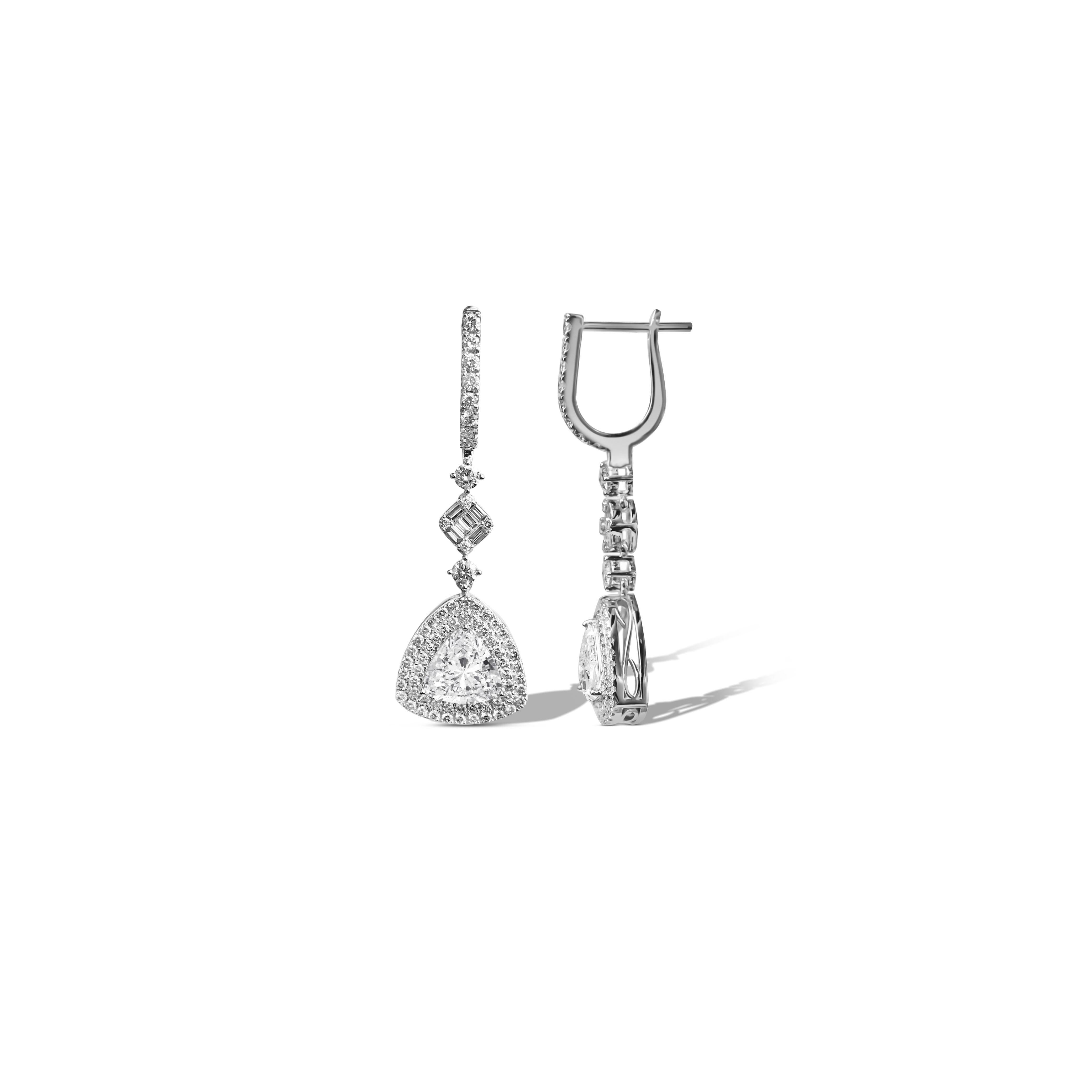 Round Cut GIA Report Certified 1.5 Carats E VVS Diamond Trillion Cut Drop Dangle Earrings For Sale
