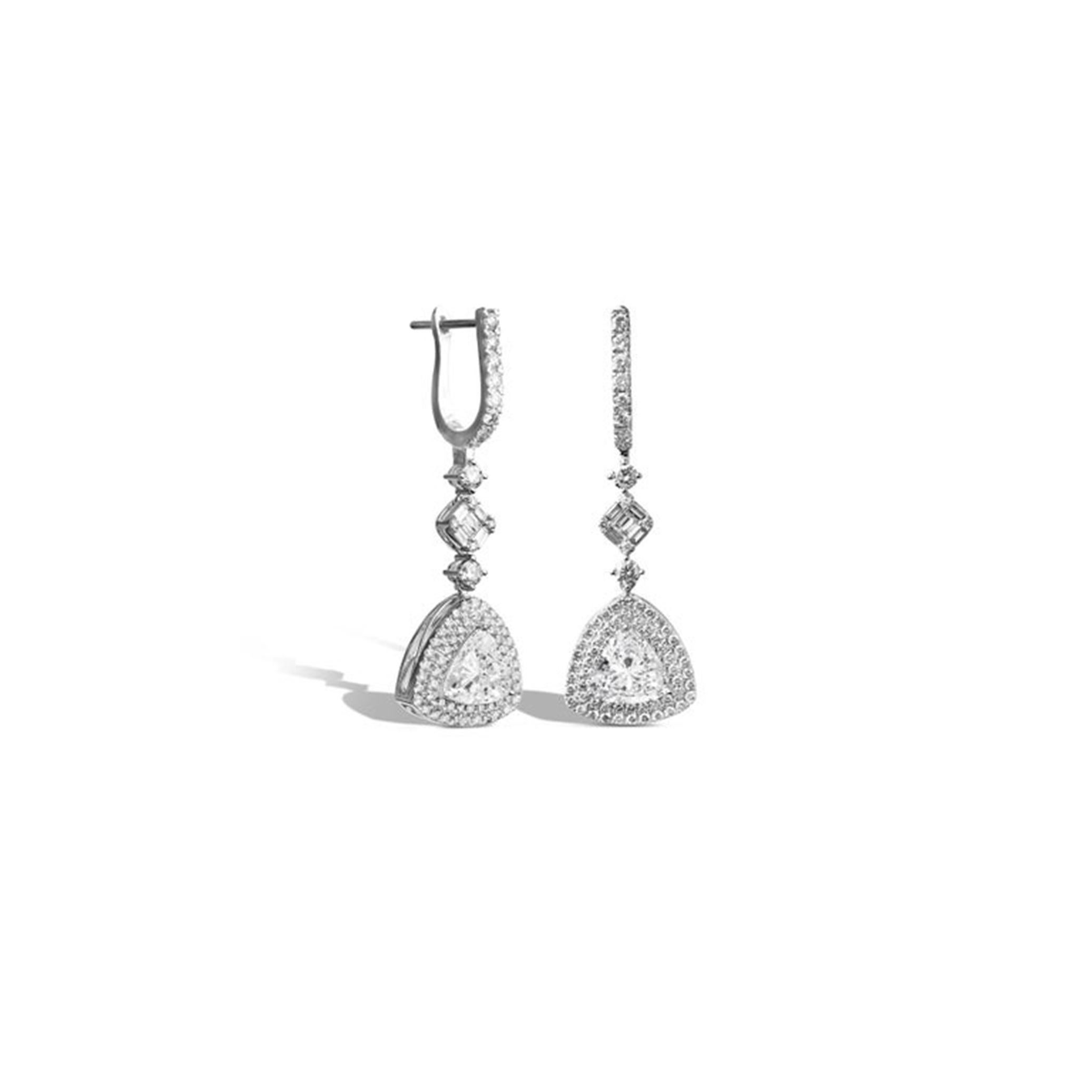 GIA Report Certified 1.5 Carats E VVS Diamond Trillion Cut Drop Dangle Earrings For Sale 1