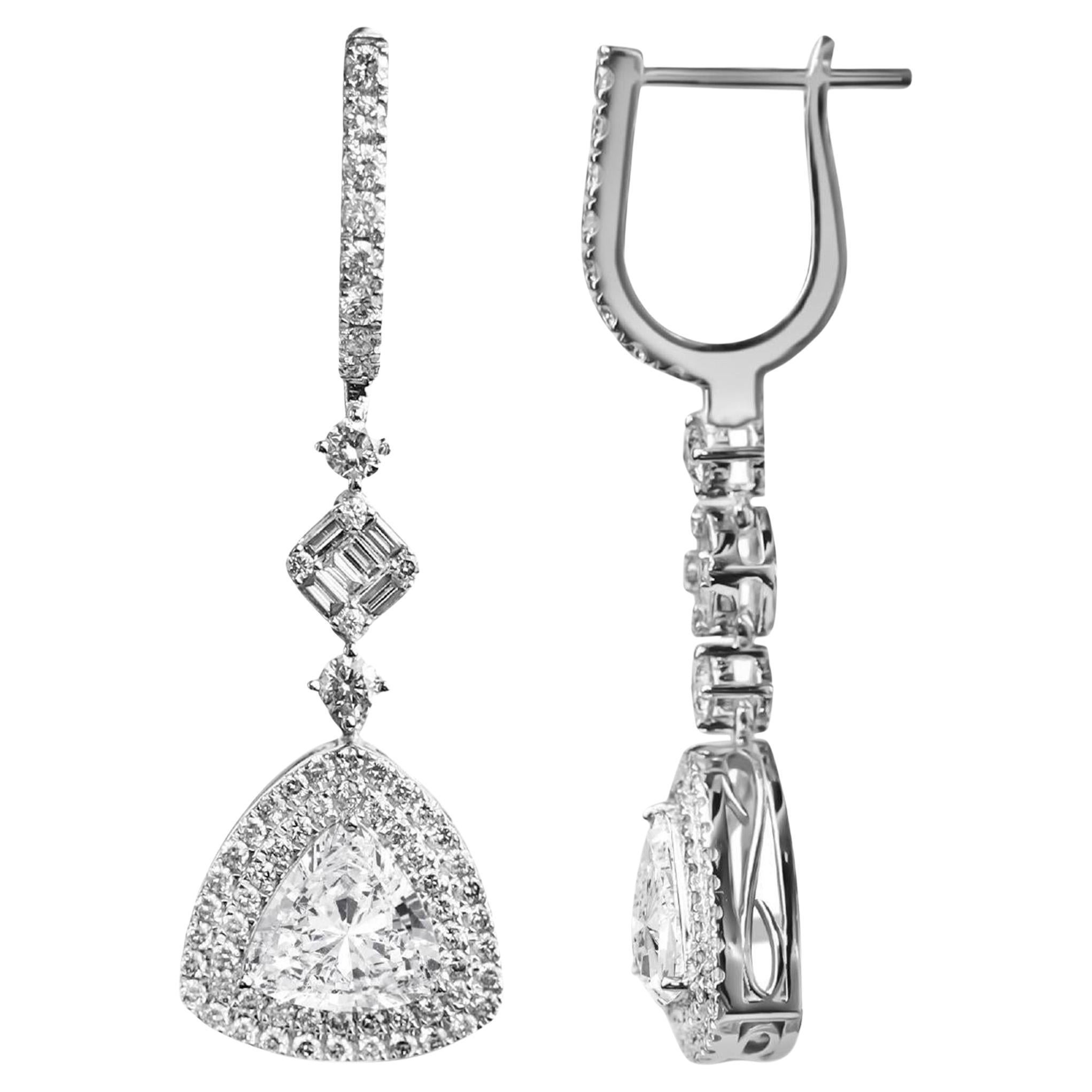 GIA Report Certified 1.5 Carats E VVS Diamond Trillion Cut Drop Dangle Earrings For Sale