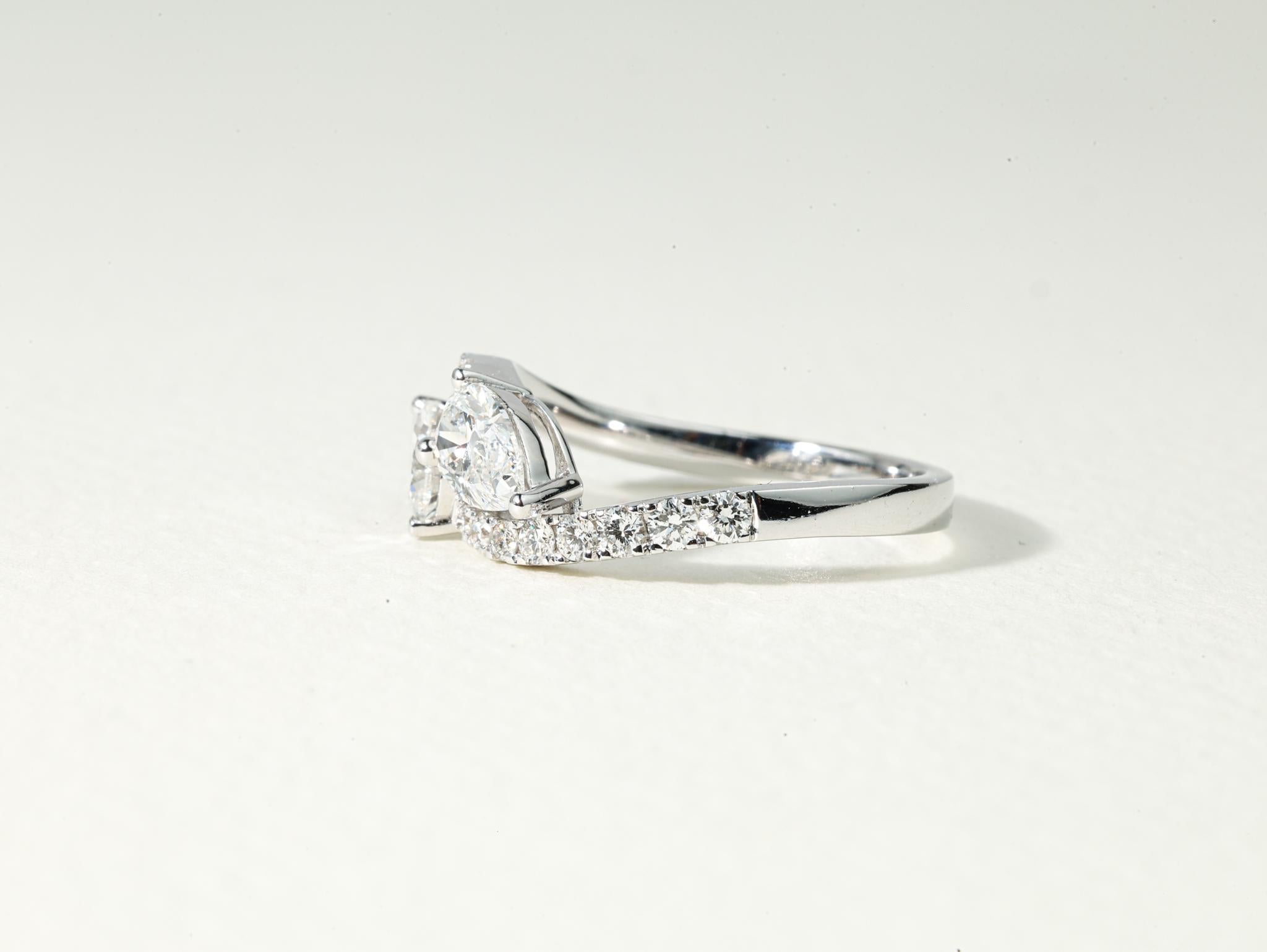 Taille princesse GIA Report Certified 1.5 ct Dual Pear Cut Diamond Toi Et Moi Engagement Ring en vente
