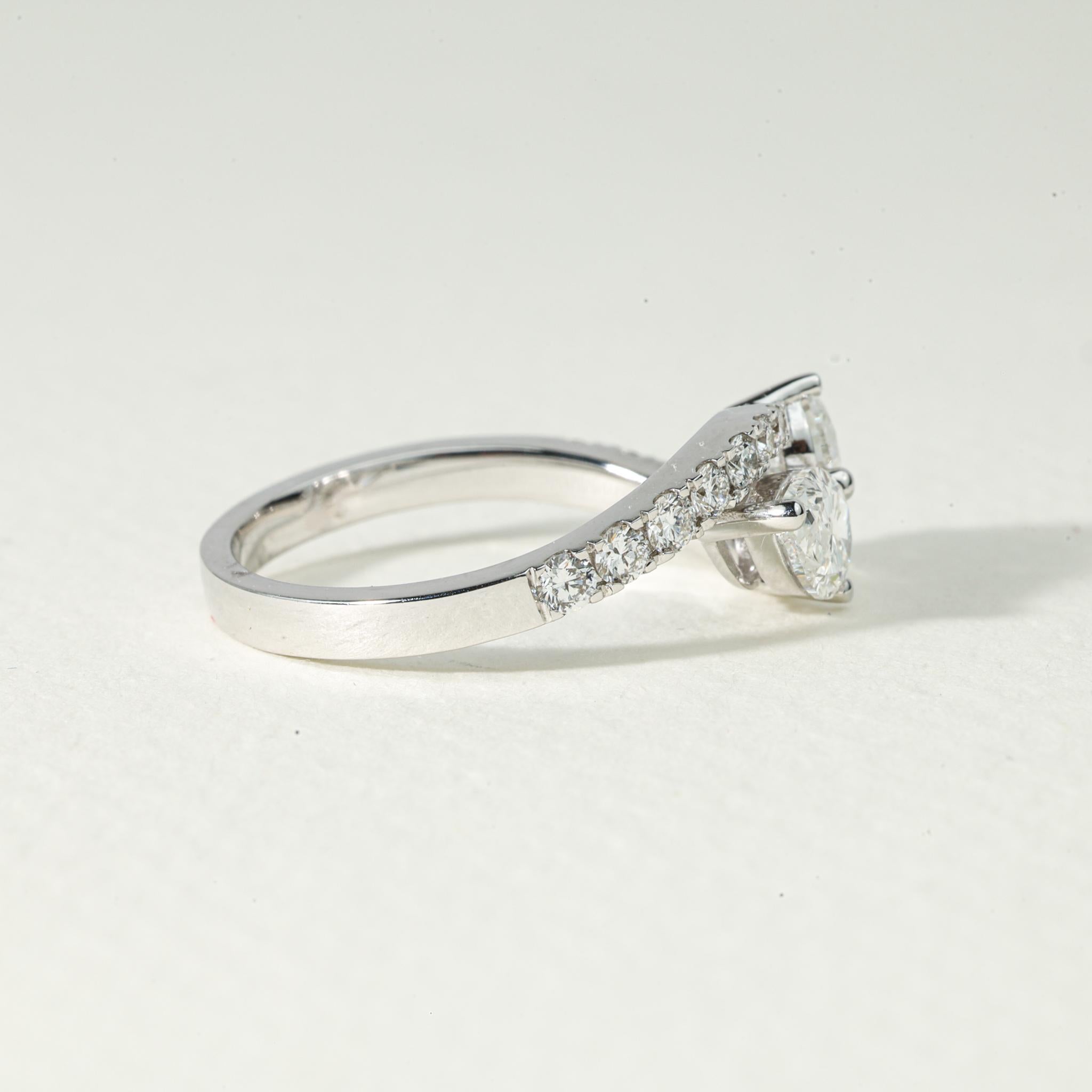 GIA Report Certified 1.5 ct Dual Pear Cut Diamond Toi Et Moi Engagement Ring Pour femmes en vente