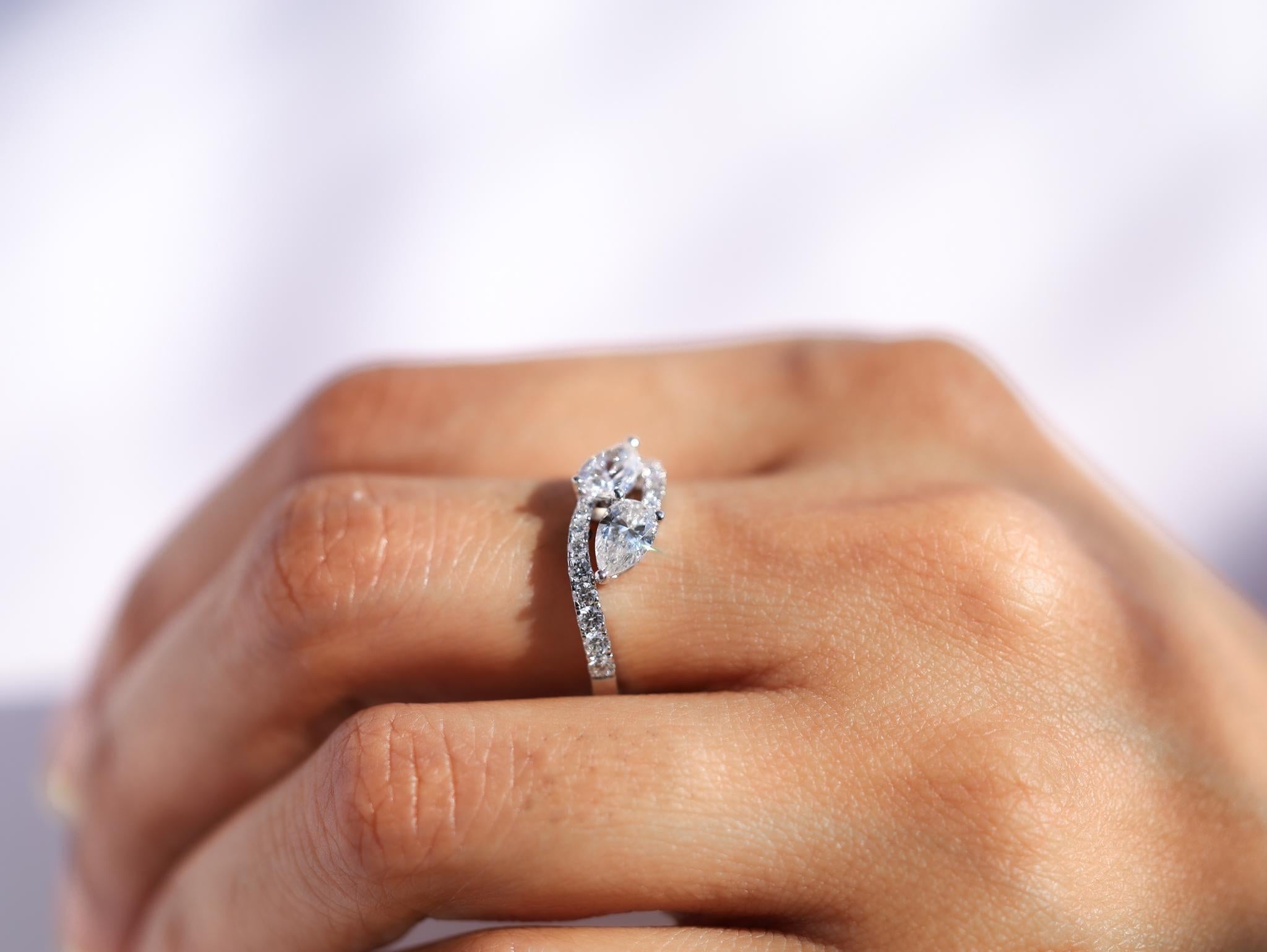GIA Report Certified 1.5 ct Dual Pear Cut Diamond Toi Et Moi Engagement Ring en vente 2