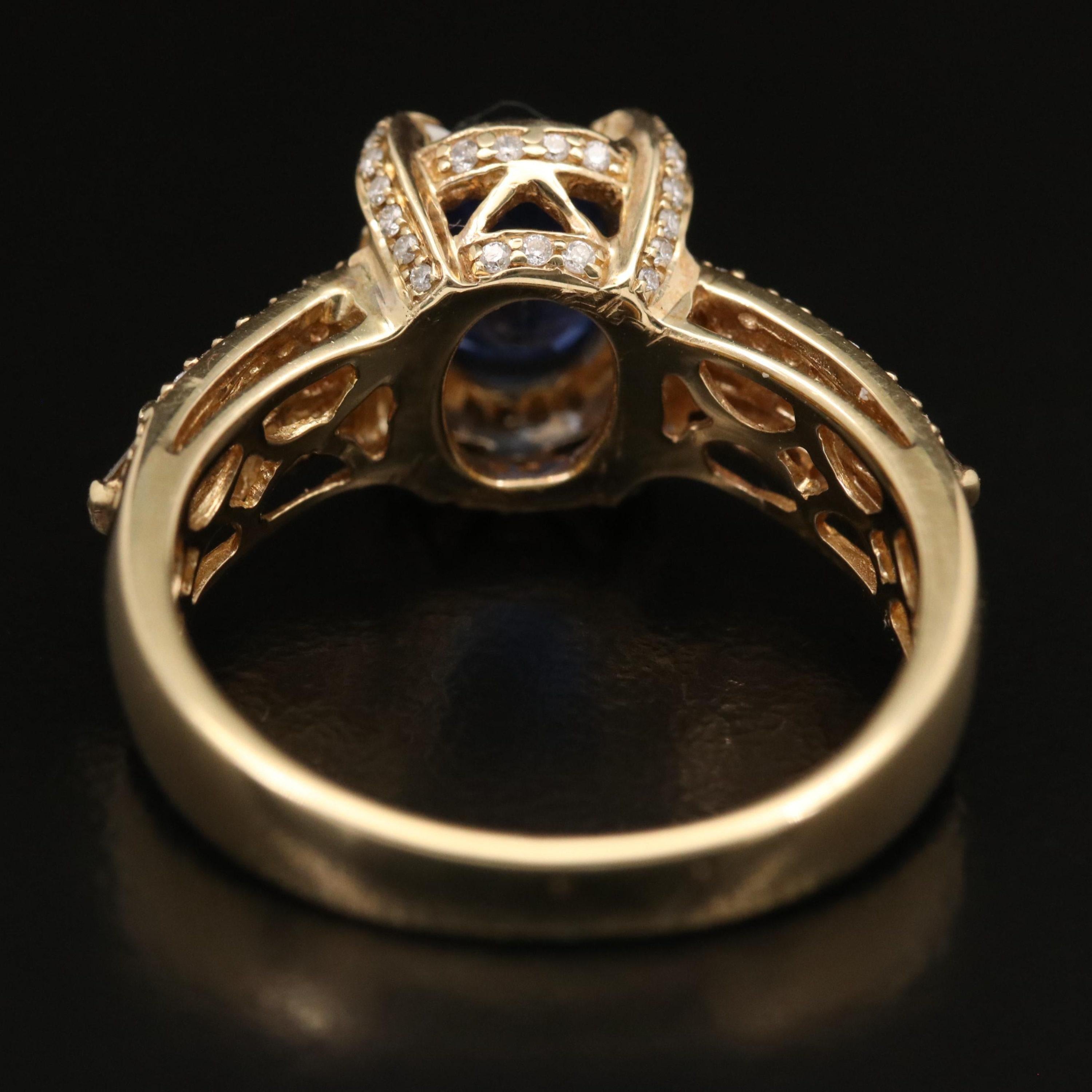 For Sale:  Art Deco 1.65 Carat Natural Sapphire and Diamond Yellow Gold Engagement Ring 4