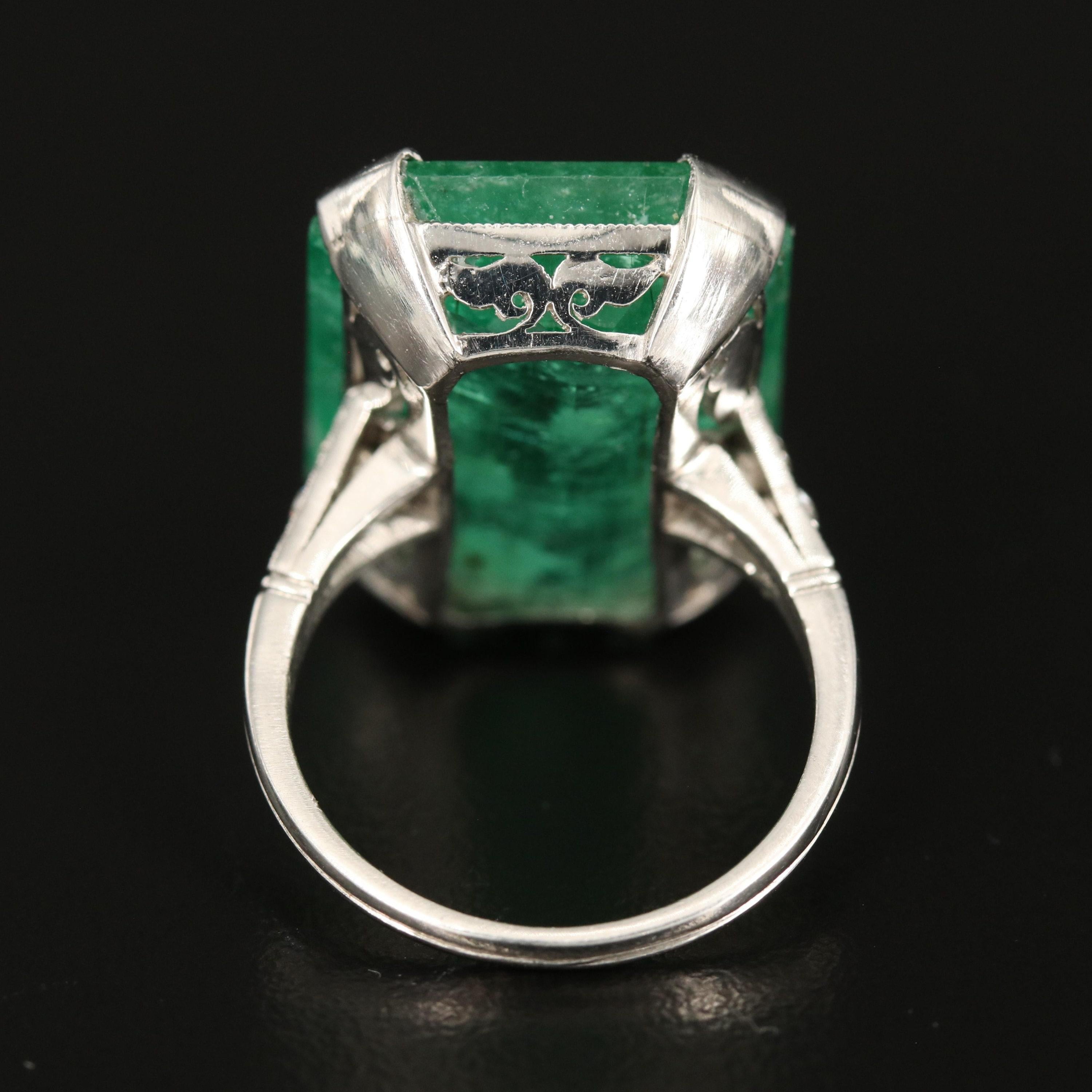 Im Angebot: 11 Karat natürlicher Smaragd-Diamant-Verlobungsring aus 18 Karat Gold () 4