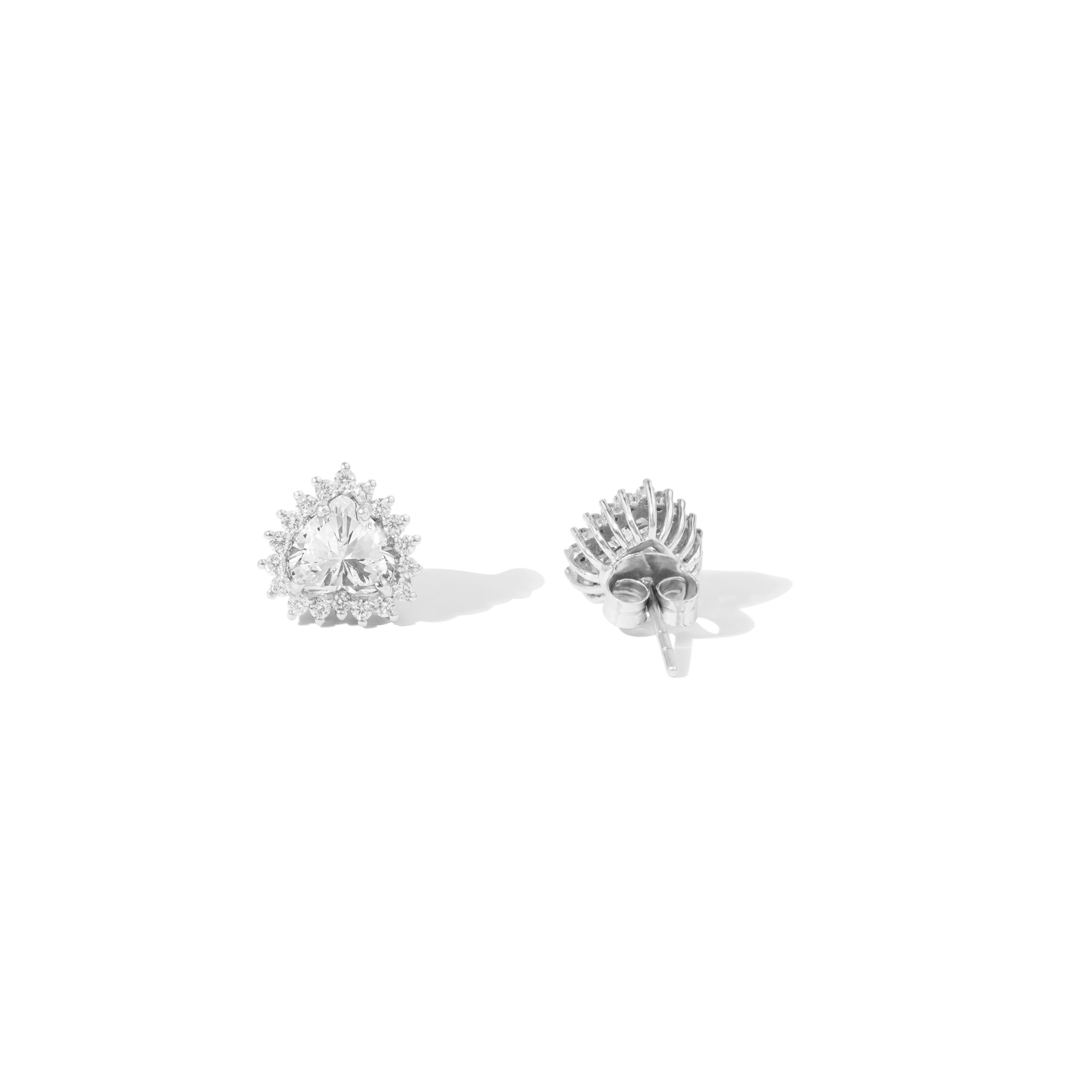GIA Report Certified 1.8 Carats Heart G VS Natural Diamond Halo Stud Earrings In New Condition For Sale In Jaipur, RJ