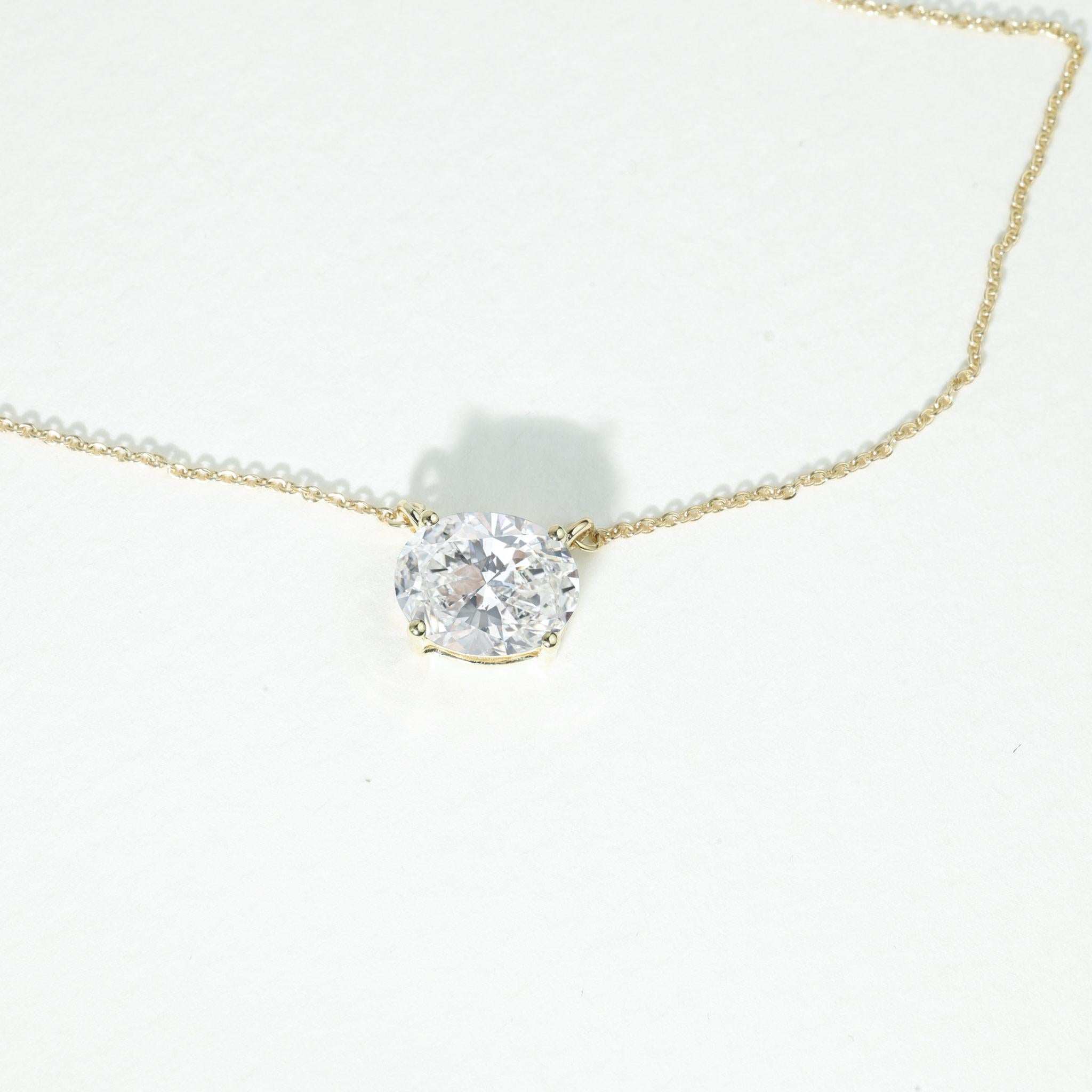 GIA Certified 2ct Natural Oval-Cut Diamond Solitaire Pendant in 18K Yellow Gold In New Condition For Sale In Jaipur, RJ