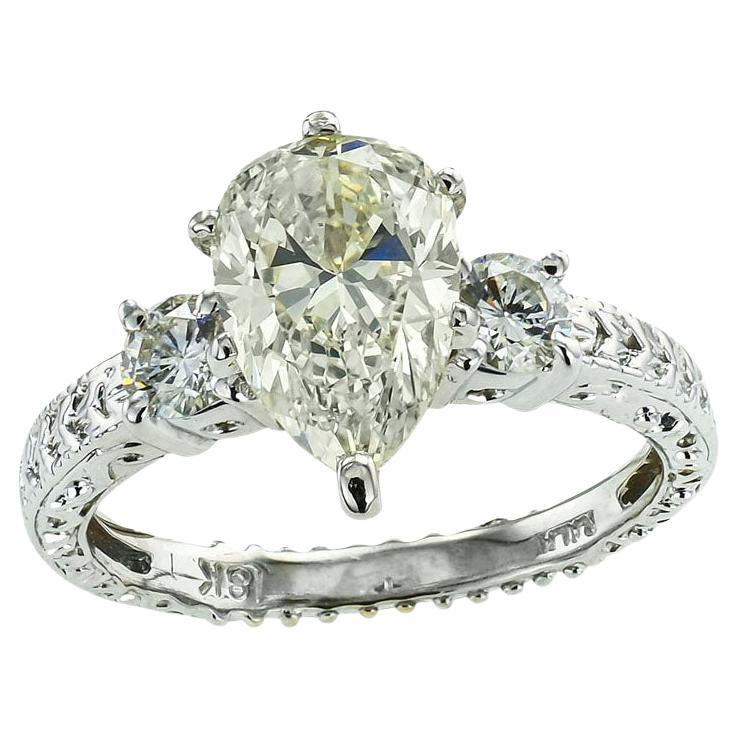 Bague de fiançailles avec diamant en forme de poire de 2,20 carats certifié par le GIA