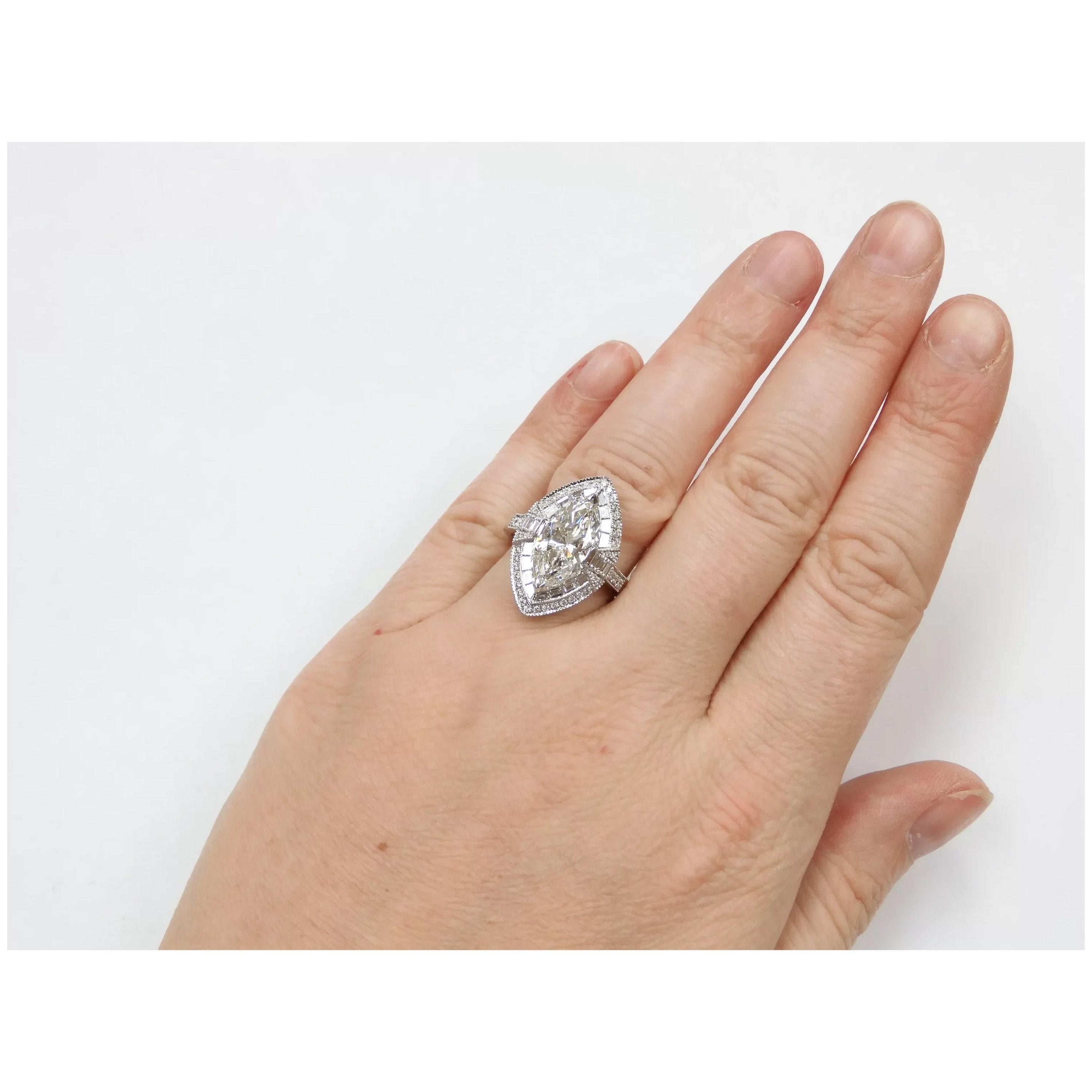 For Sale:  Art Deco 2.25 Carat Marquise Cut Natural Diamond Engagement Ring in 18K Gold 5