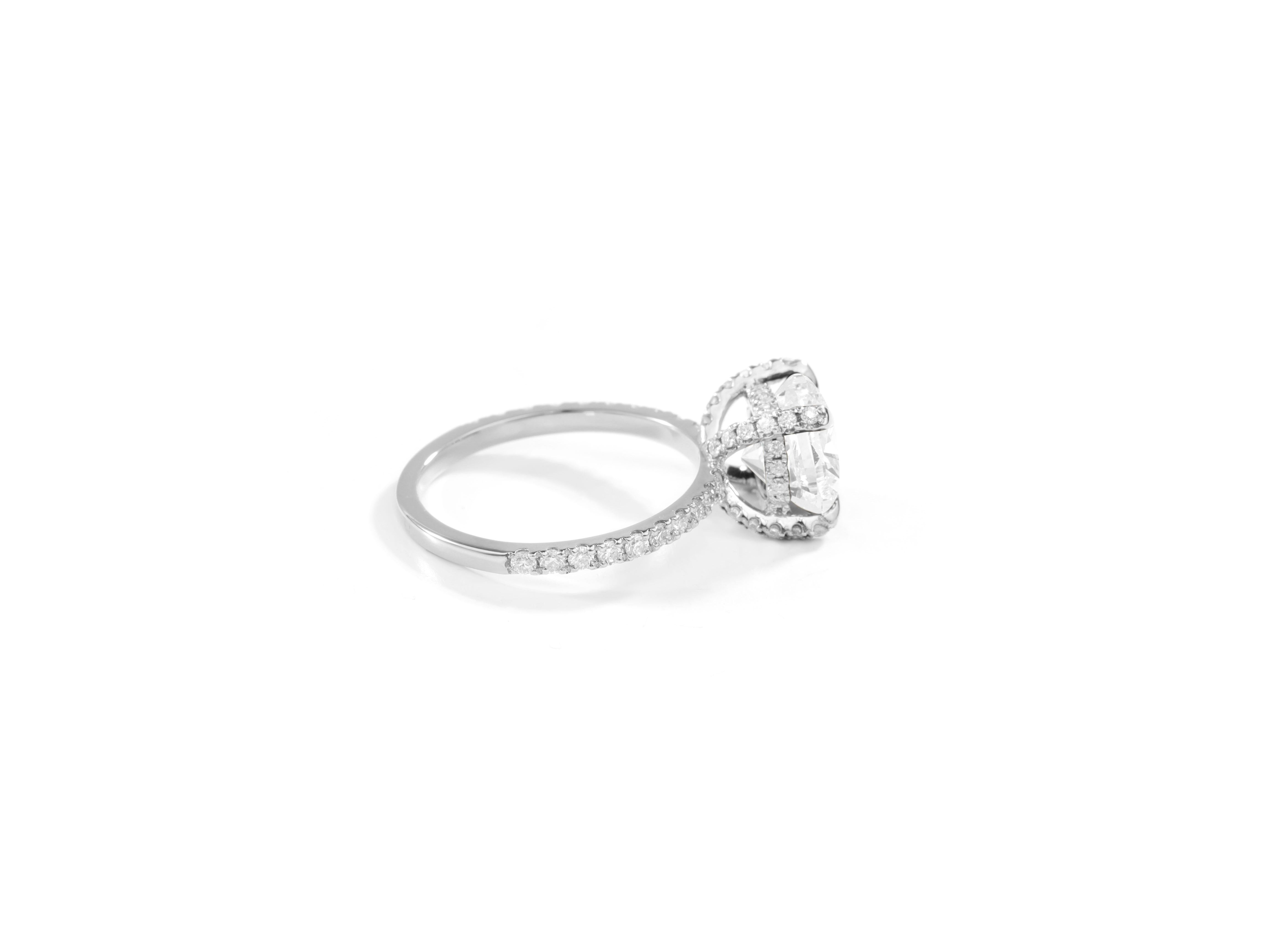 GIA Report Certified 2.5 Carat F VS Cushion Cut Diamond 18k Engagement Ring In New Condition For Sale In Jaipur, RJ