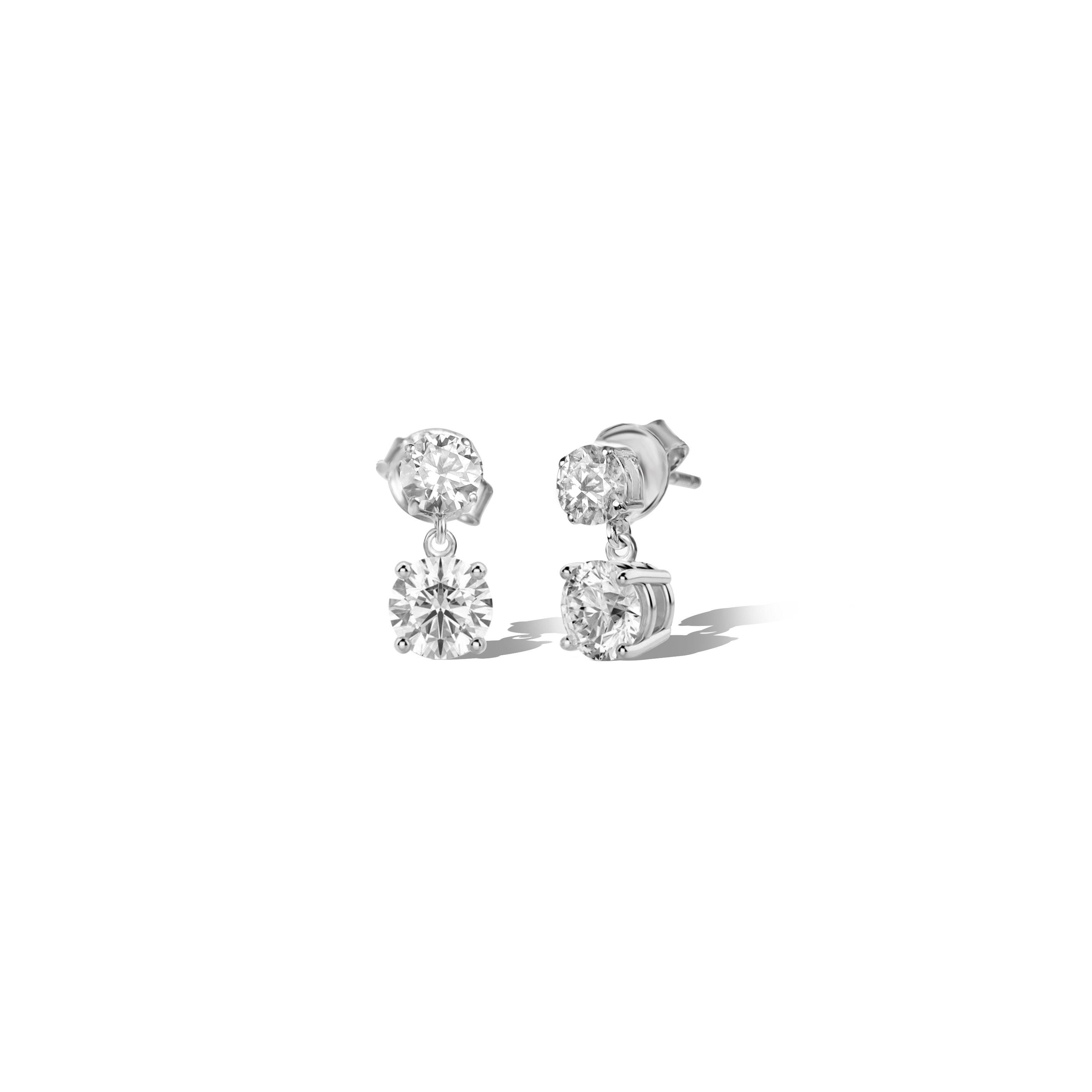 Where timeless sophistication meets modern glamour.

Exuding understated luxury with every glint, the Lumière Élégante earrings are a masterstroke in Art Deco elegance. Showcasing a total of 2.7 carats of natural round-cut diamonds, each earring