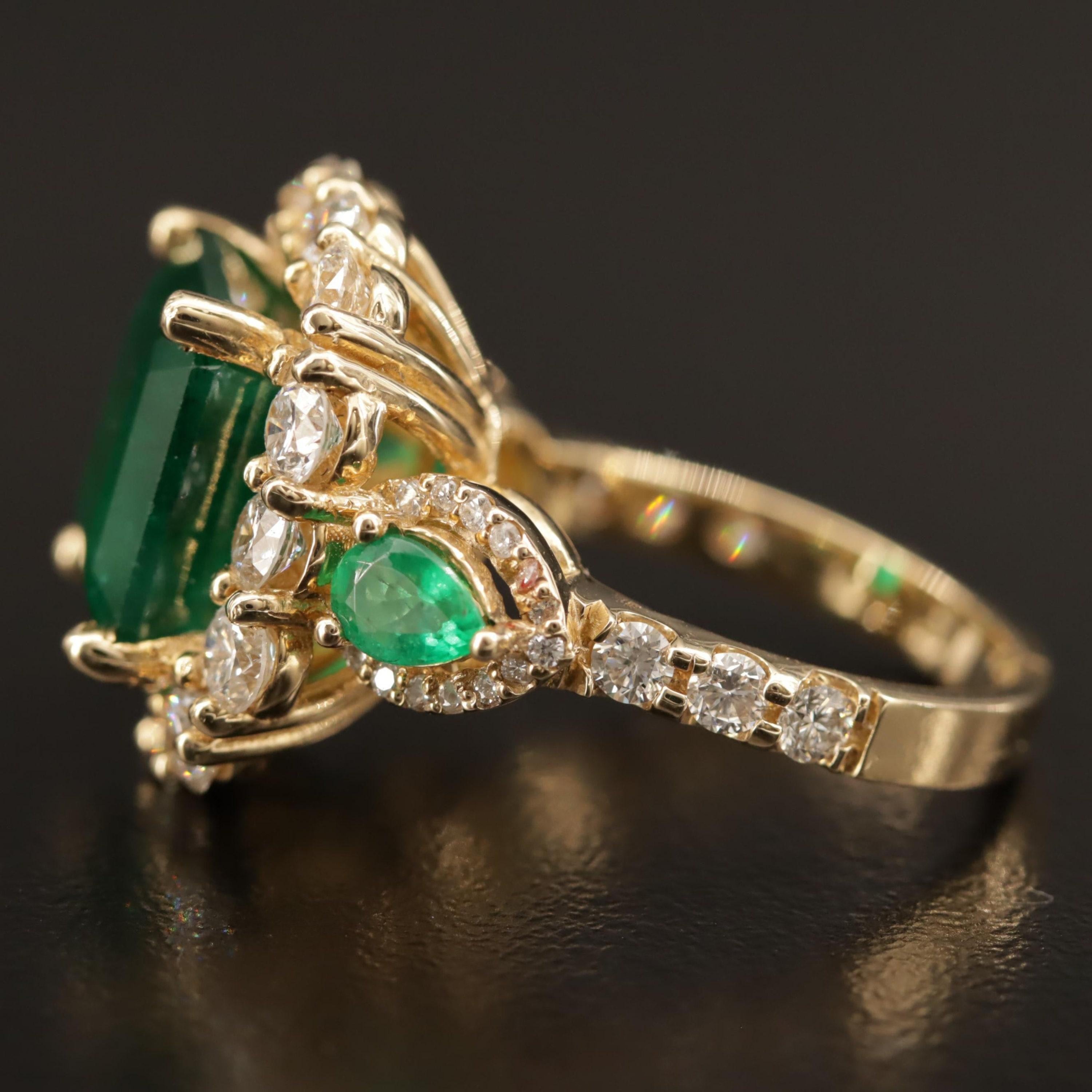 For Sale:  Art Deco 3 Carat Natural Emerald Diamond Cocktail Ring, 18K Gold Engagement Ring 2