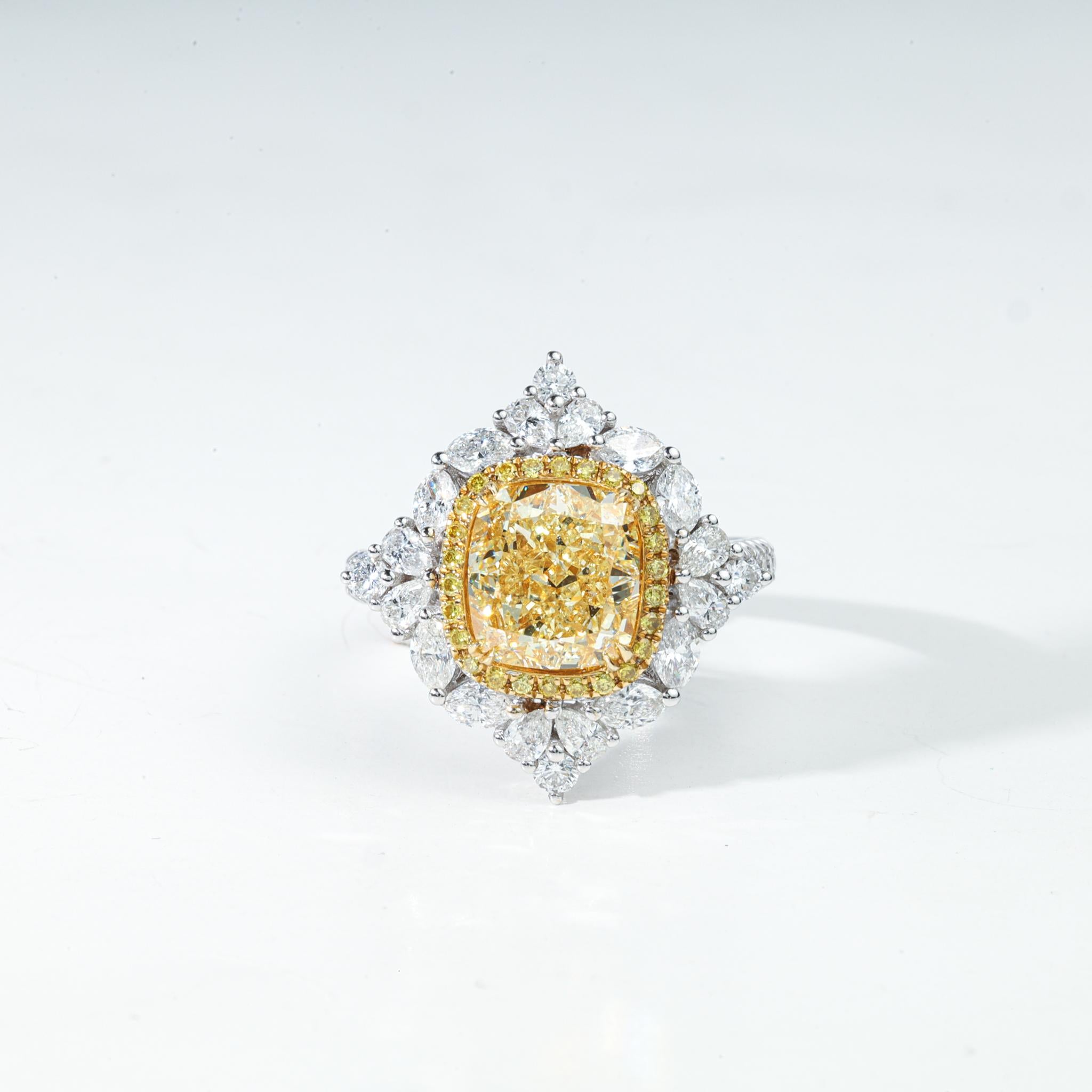 GIA-Bericht zertifizierter 3 Karat Fancy Hellgelber Diamant-Verlobungsring mit Kissenschliff im Angebot 1