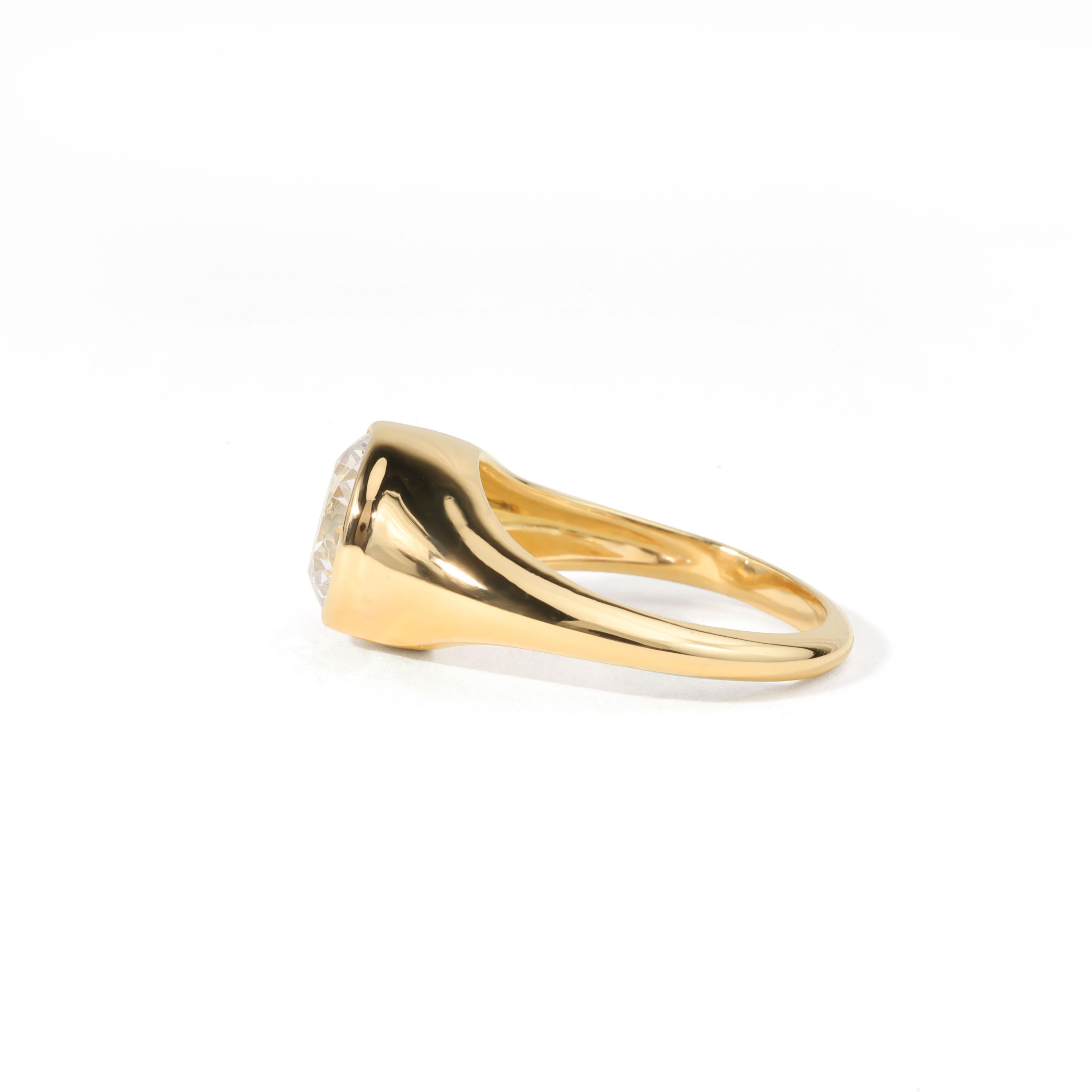 Round Cut GIA Certified 3ct Round-Cut Diamond Solitaire Signet Ring in 18K Yellow Gold For Sale