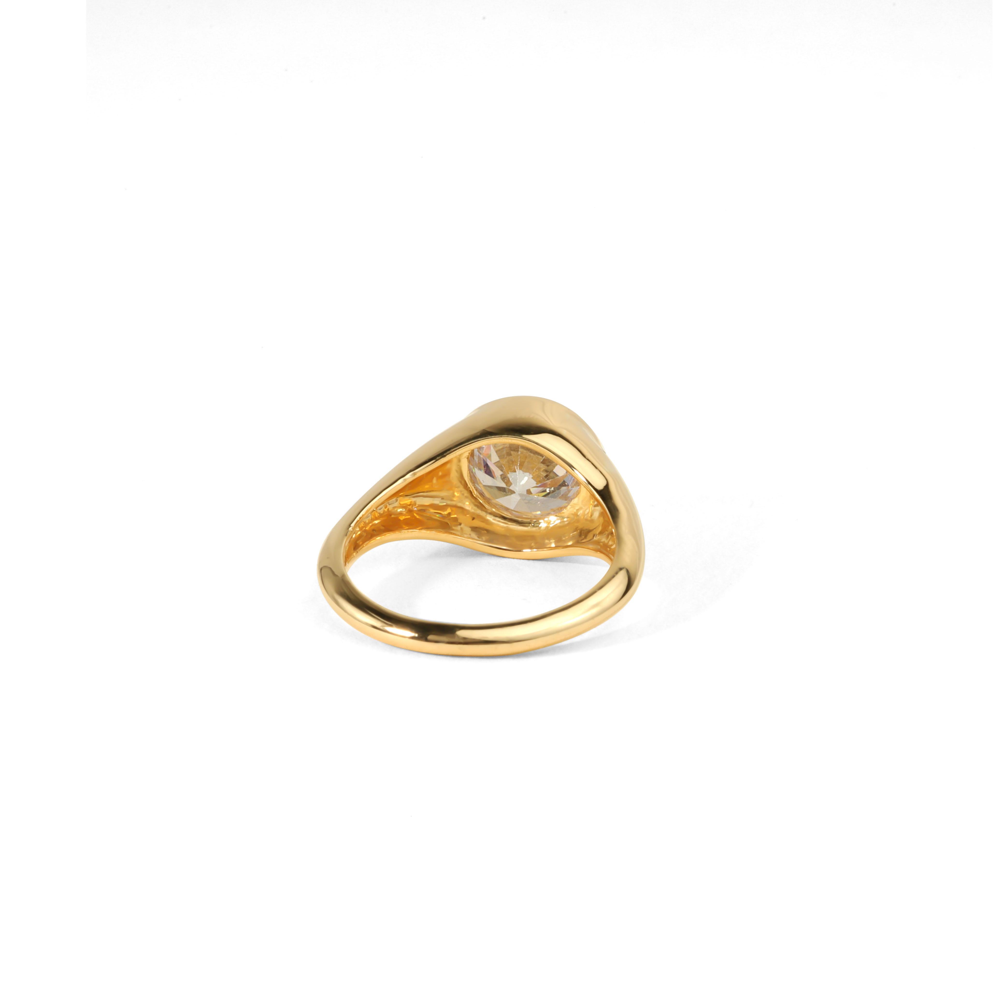 GIA Certified 3ct Round-Cut Diamond Solitaire Signet Ring in 18K Yellow Gold In New Condition For Sale In Jaipur, RJ