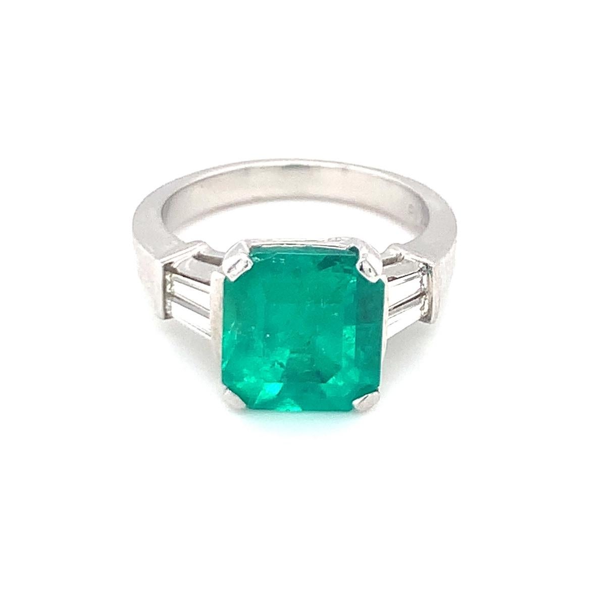 Gia Report Certified 3.20 Ct. Colombian Emerald and Diamond Platinum Ring For Sale 2