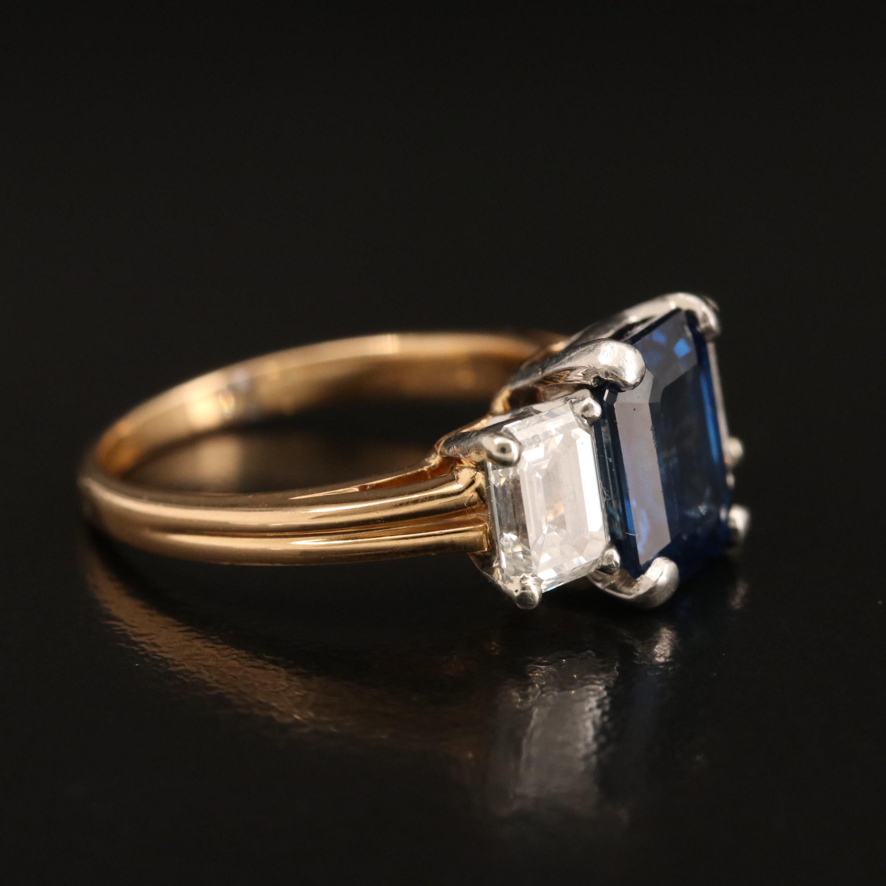 For Sale:  Certified 3.29 Carat Sapphire and Diamond Yellow Gold Engagement Ring 4