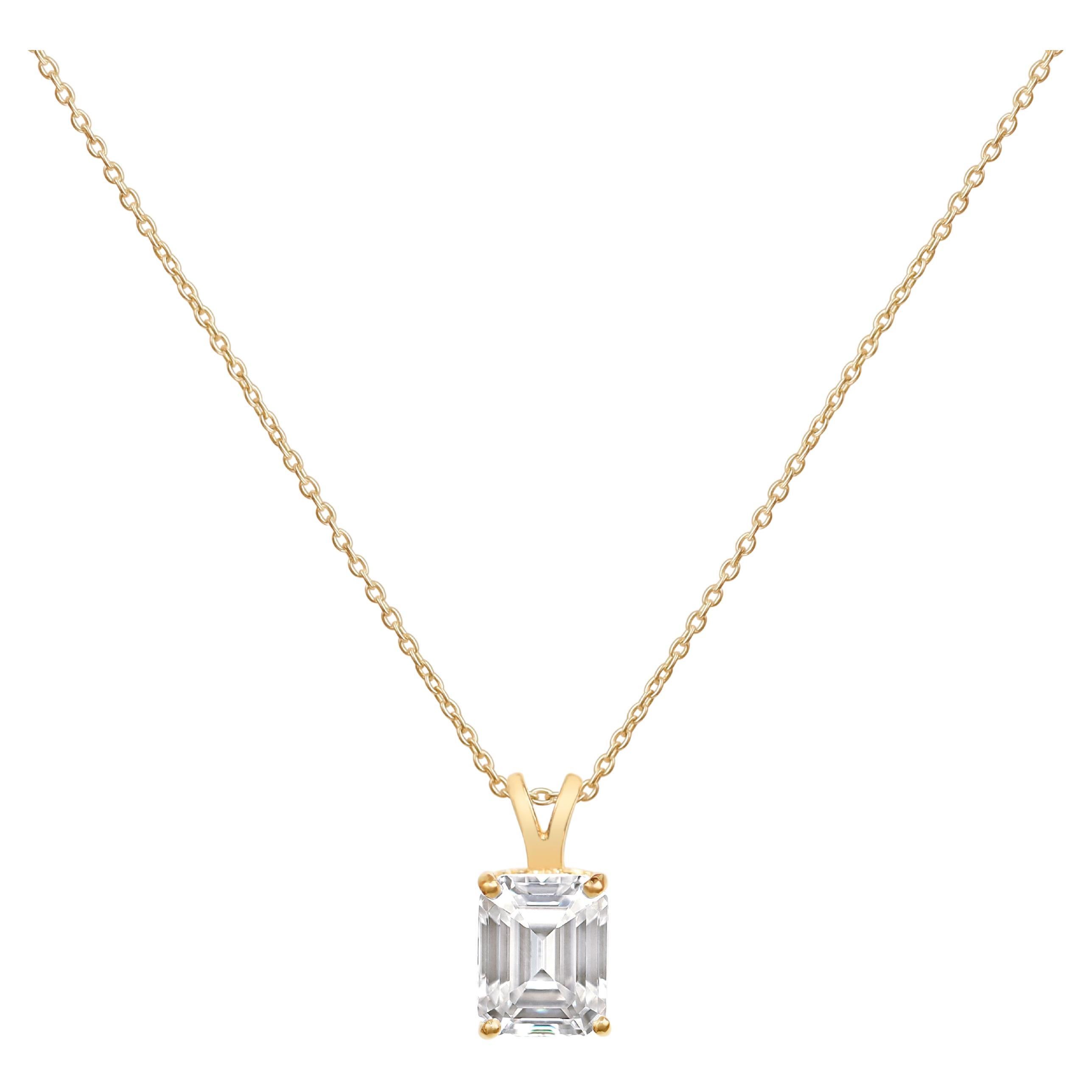 GIA Report Certified 3.5 Carat Emerald Cut Diamond 18k Yellow Gold Pendentif 