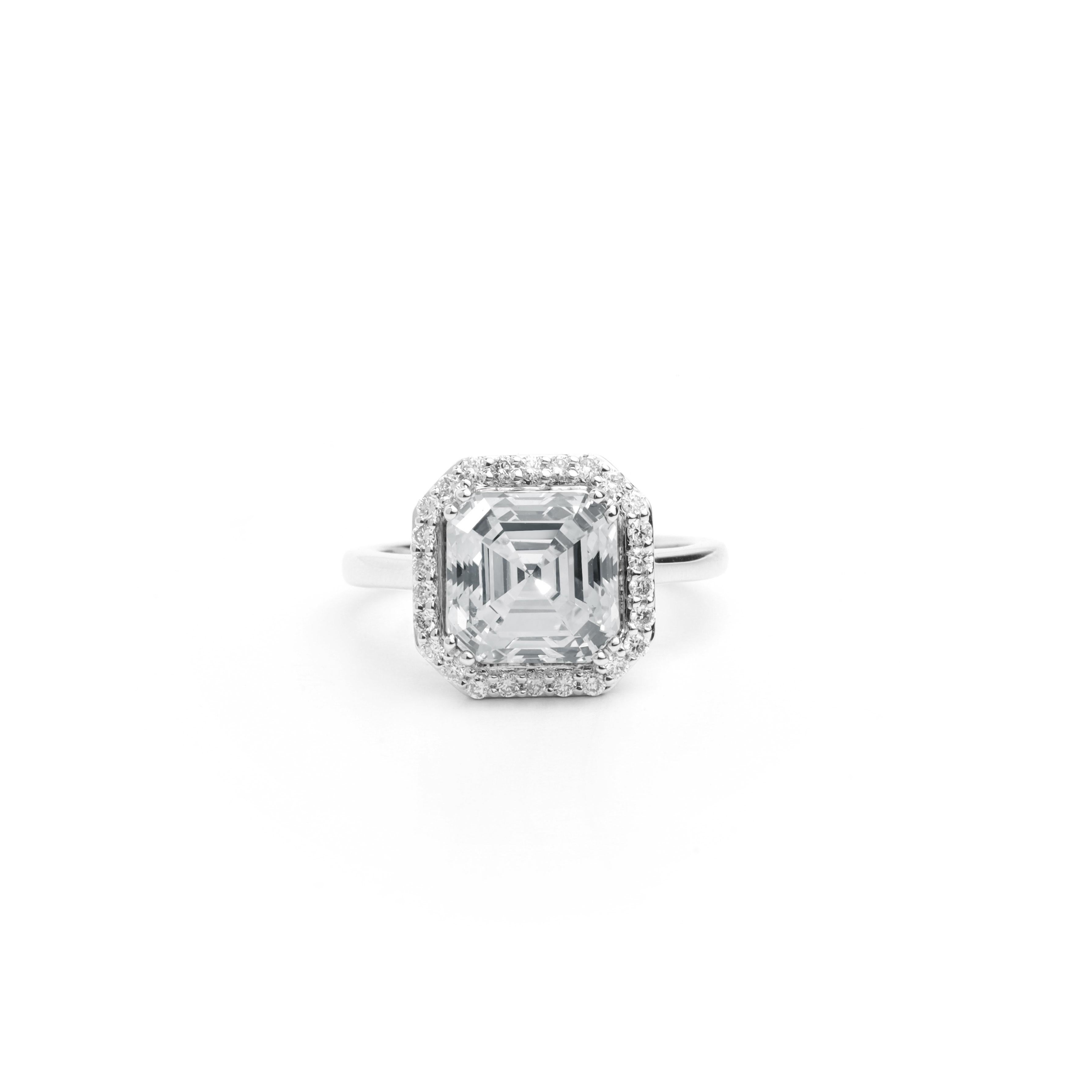 GIA Report Certified 4 Carat H VS Asscher Cut Diamond 18k Halo Engagement Ring In New Condition For Sale In Jaipur, RJ