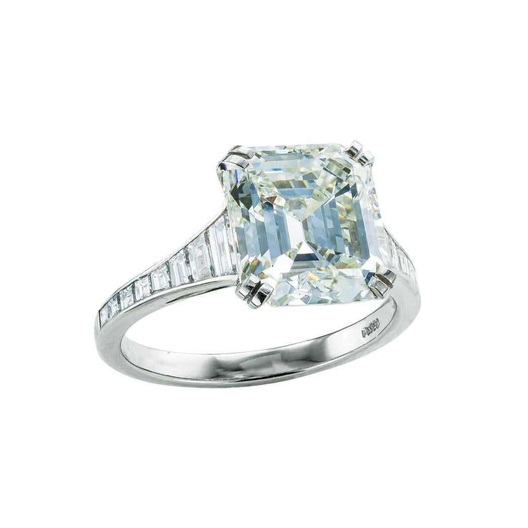 GIA-Bericht zertifiziert 4,09-Karat-Smaragd-Schliff Diamant Solitär Verlobungsring.  *

ÜBER DIESEN ARTIKEL:  #R-DJ314H. Scrollen Sie nach unten für detaillierte Spezifikationen.  Wow!  Dies ist ein wunderschöner Ring, den man mit Stolz als Symbol