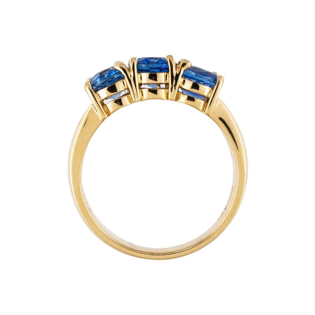 Contemporary GIA Report Certified Ceylon Sapphire Three Stone Yellow Gold Ring