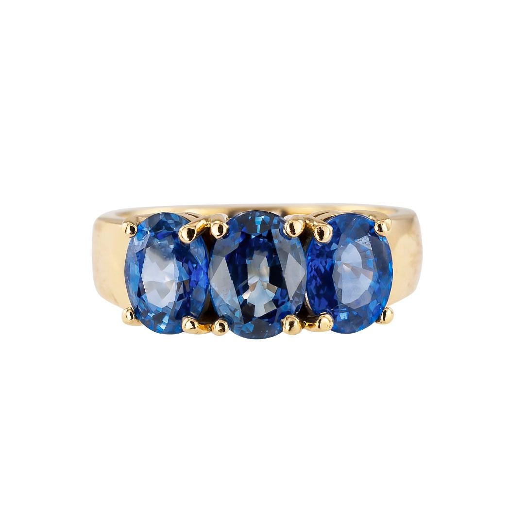 Oval Cut GIA Report Certified Ceylon Sapphire Three Stone Yellow Gold Ring